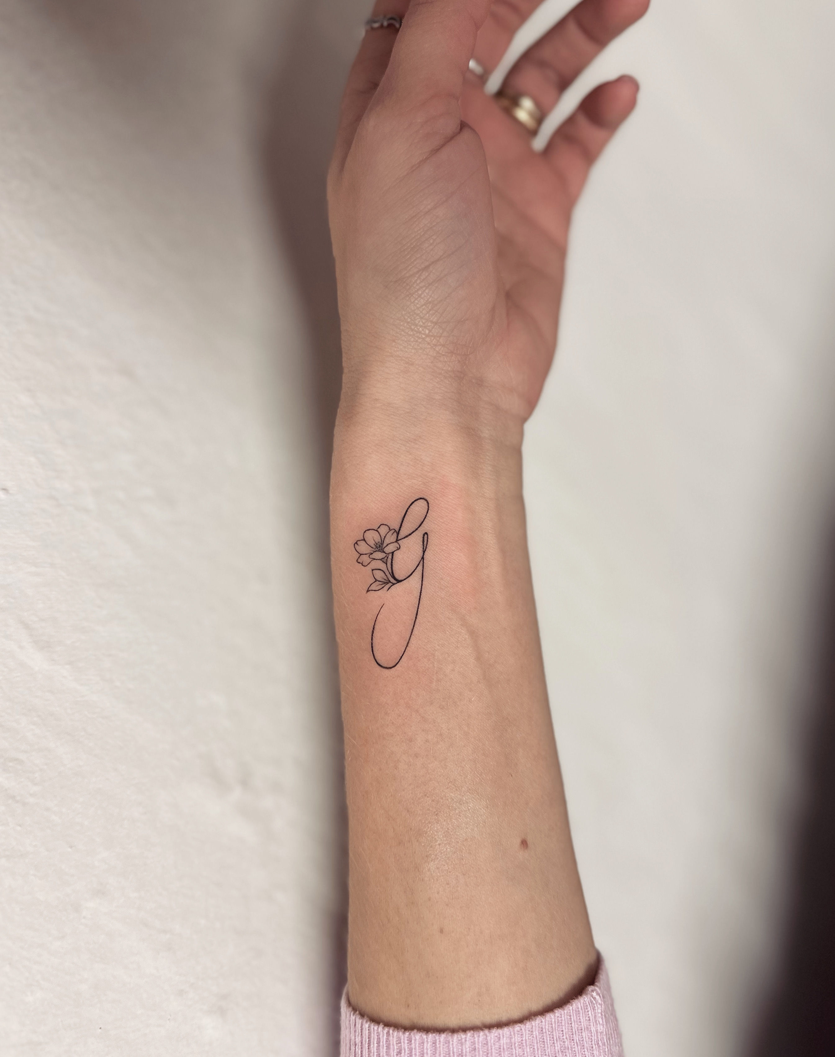 Tatuaggio Fine Line realizzato da La Phil Tattoo a Savigliano