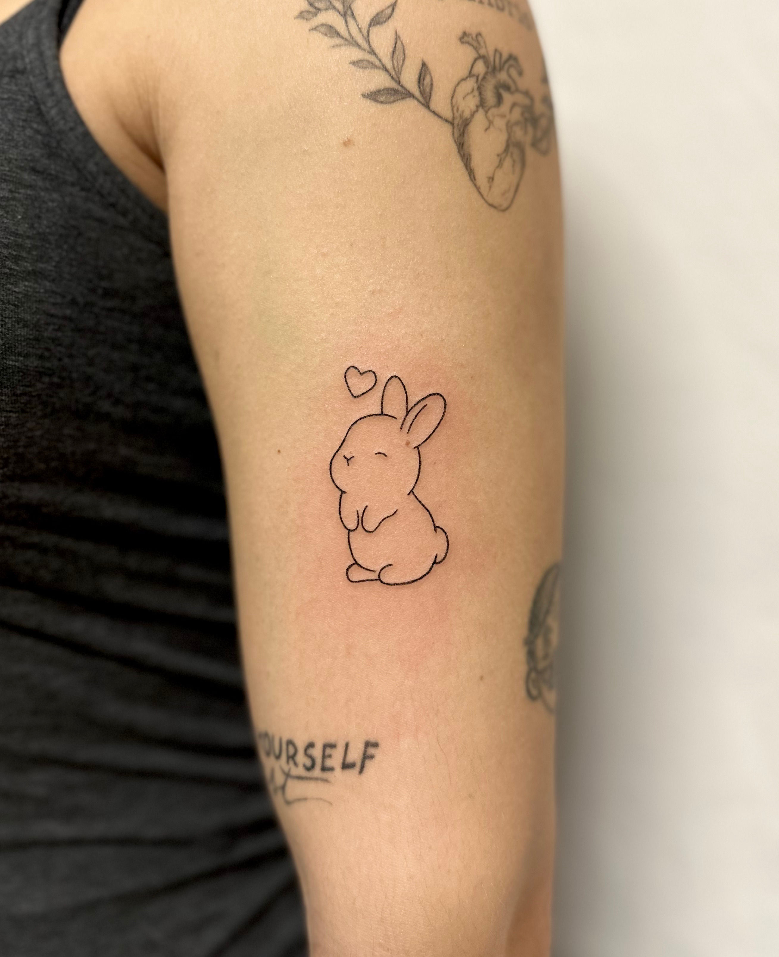 Tatuaggio fineline realizzato da La Phil Tattoo