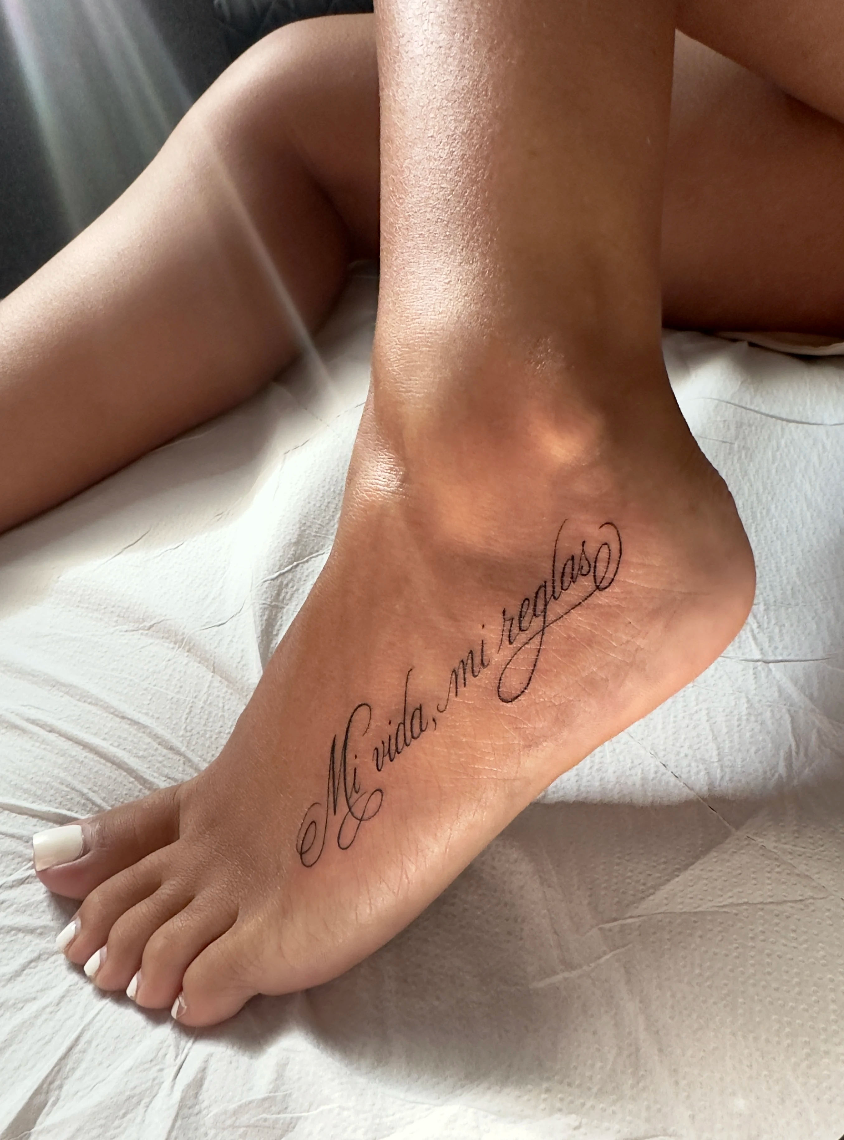 Tatuaggio fineline realizzato da La Phil Tattoo