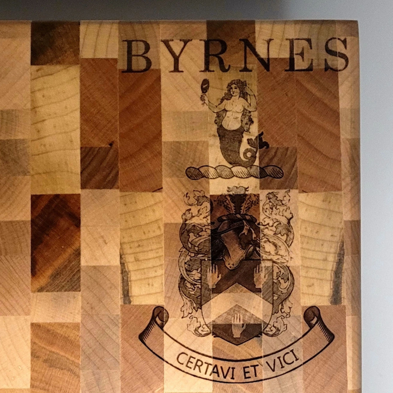 handcrafted-hardwood-laser-engraved-family-crest