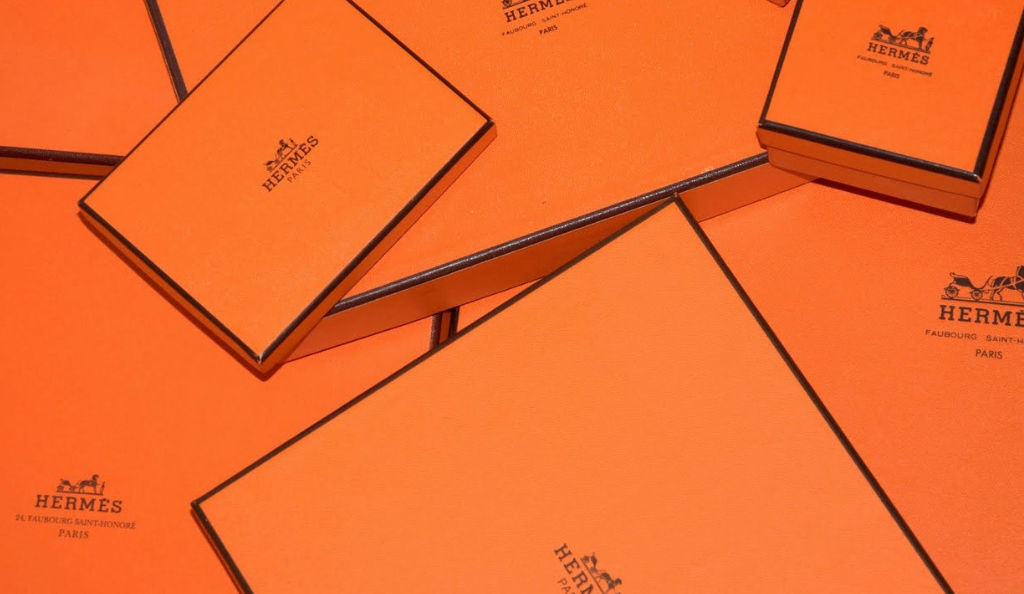 Caja Hermès naranja Pantone 1448