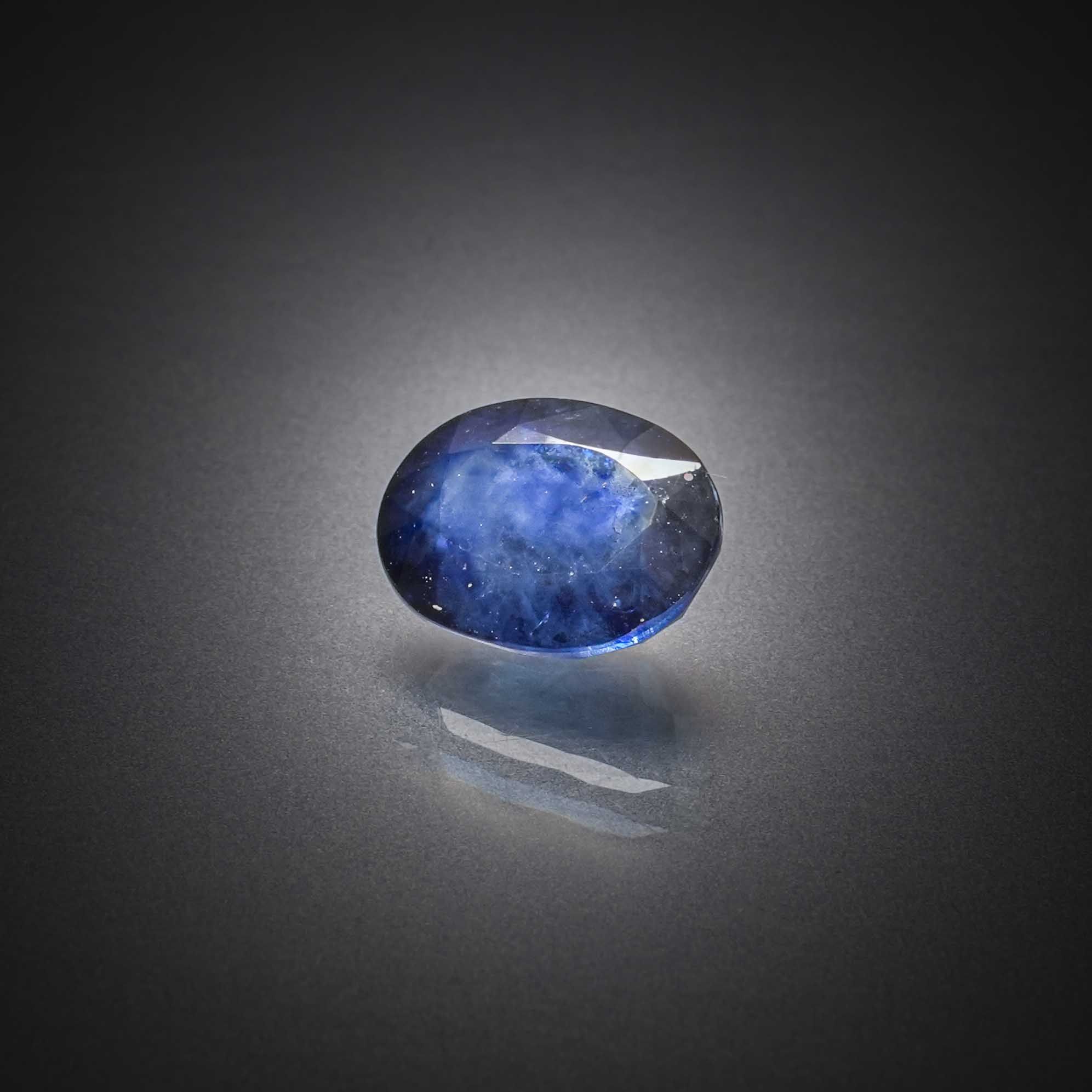 Rubis ovale sur papier. - Lazuli
