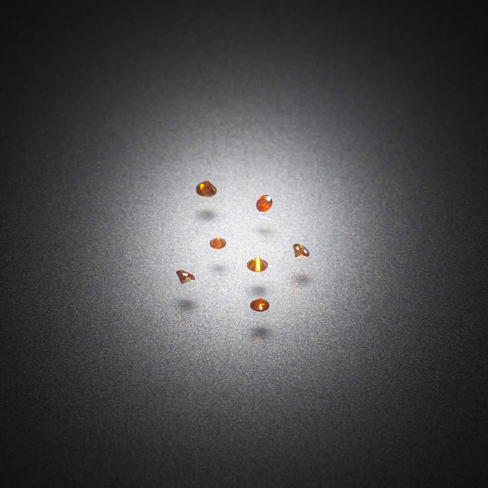 Lot de saphirs ronds sur papier. - Lazuli