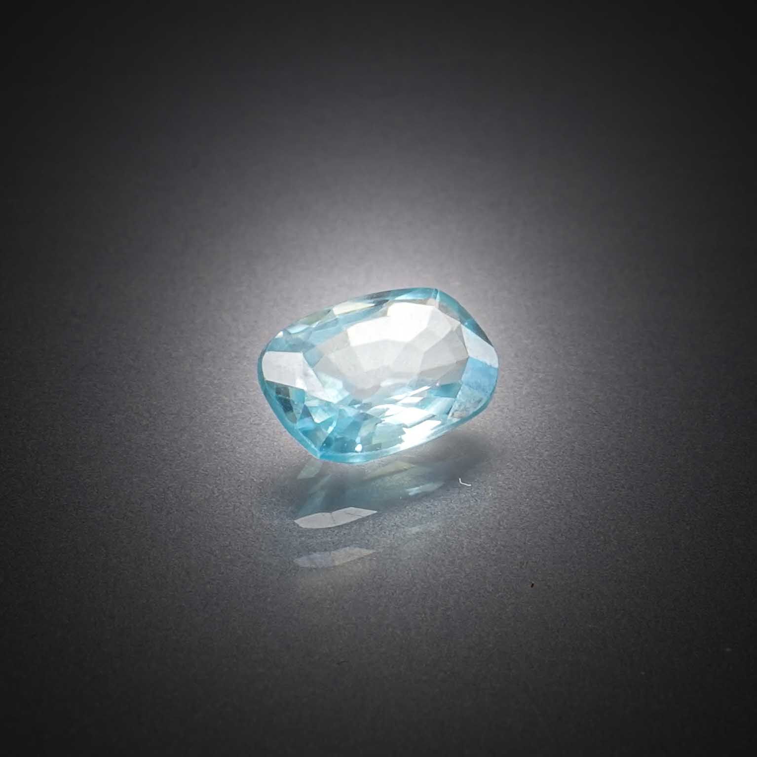 Améthyste ovale sur papier. - Lazuli