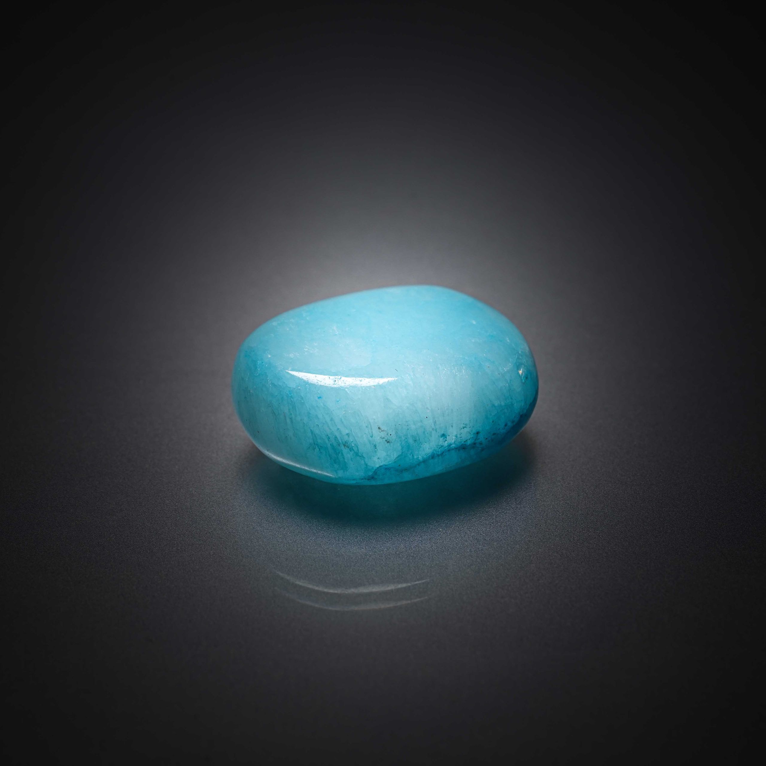 Lot de trois diamants, deux ronds et un princesse, sur papier. - Lazuli