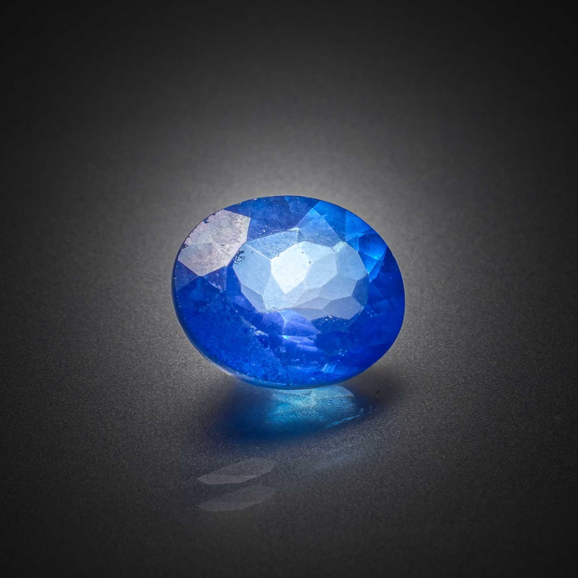 Fluorite bleue/verte brute sur papier. - Lazuli