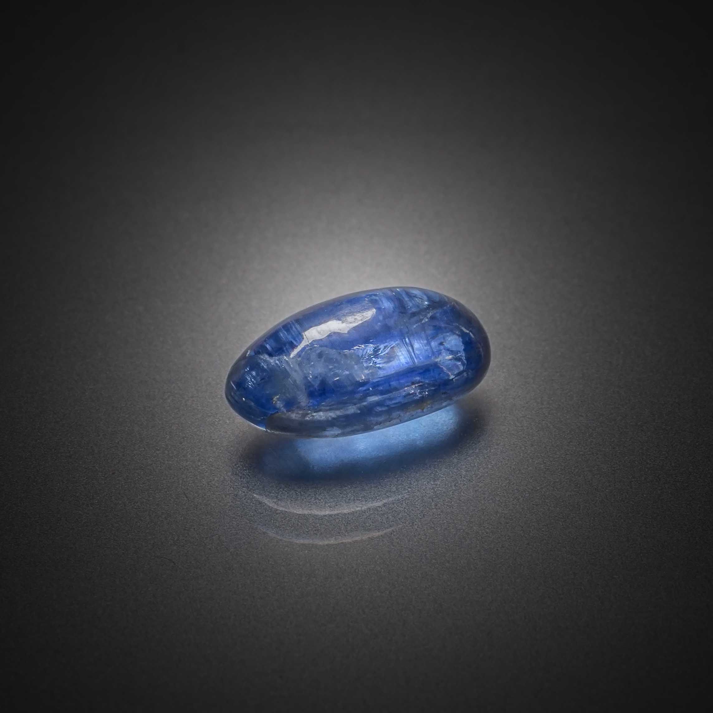 Lot de trois grenats rhodolites ovales sur papier. - Lazuli