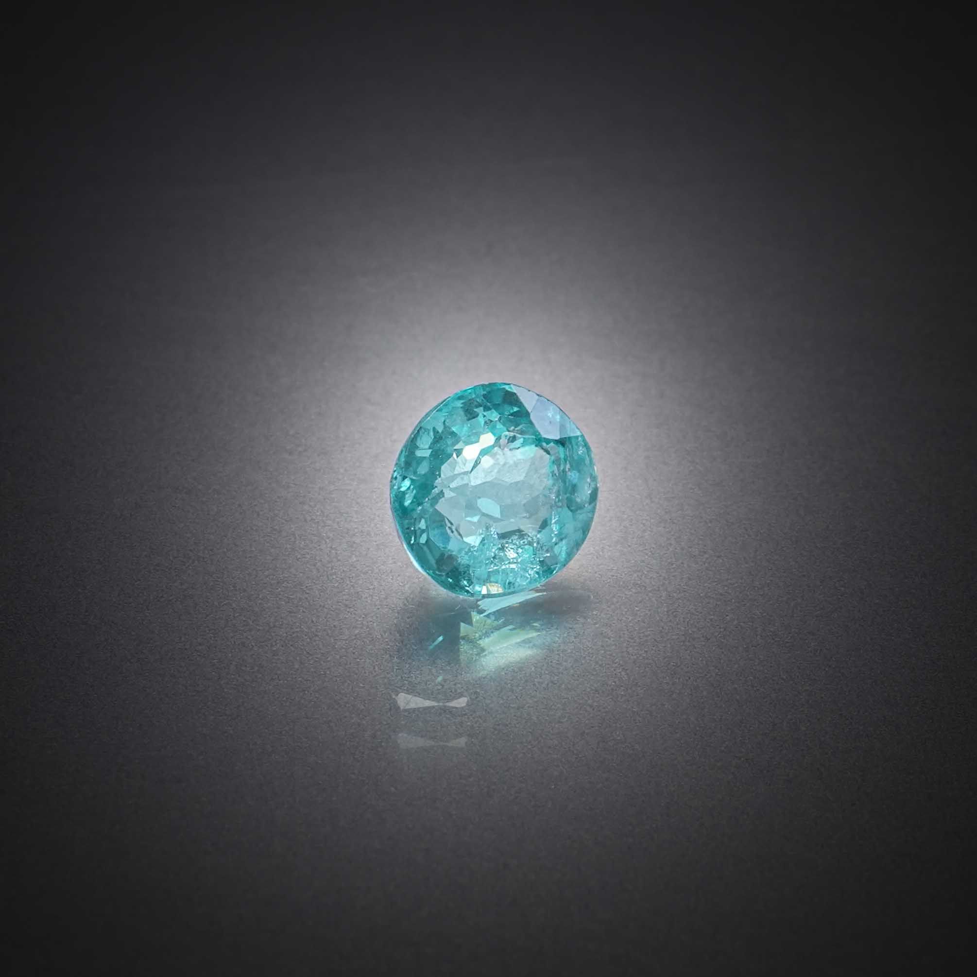 Apatite bleue/verte ovale sur papier. - Lazuli