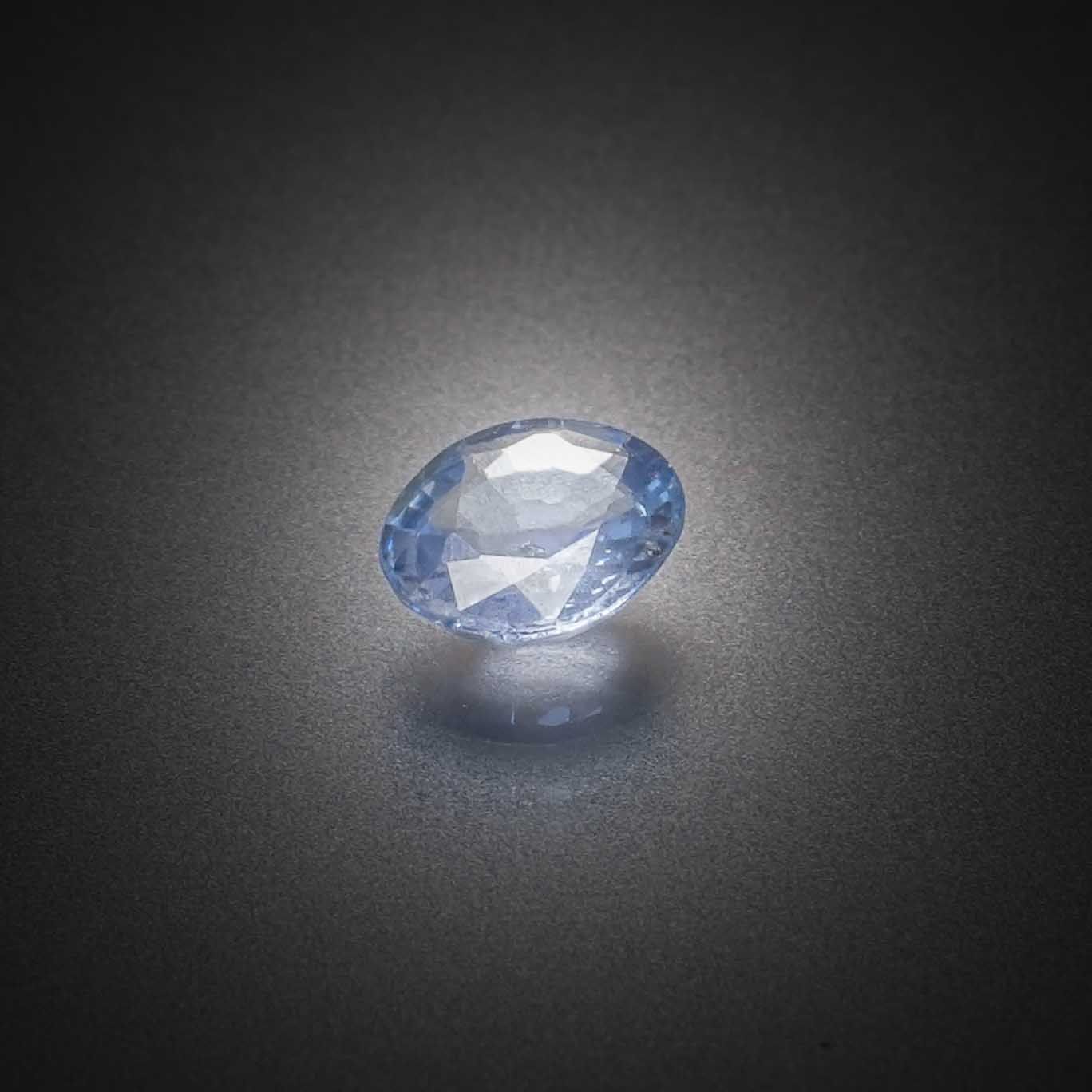 Appairage de tanzanites ovales sur papier. - Lazuli