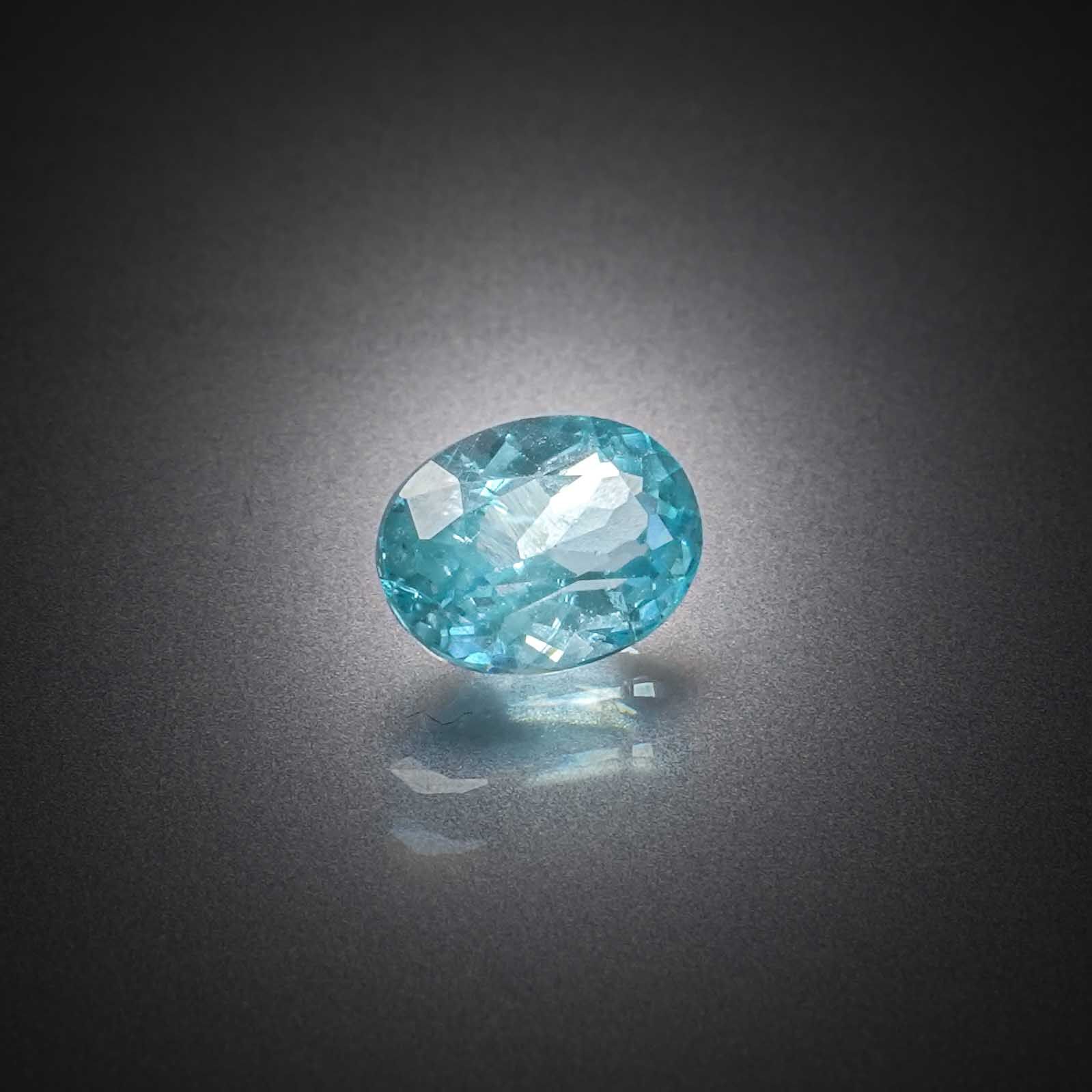 Quartz fumé rond sur papier. - Lazuli
