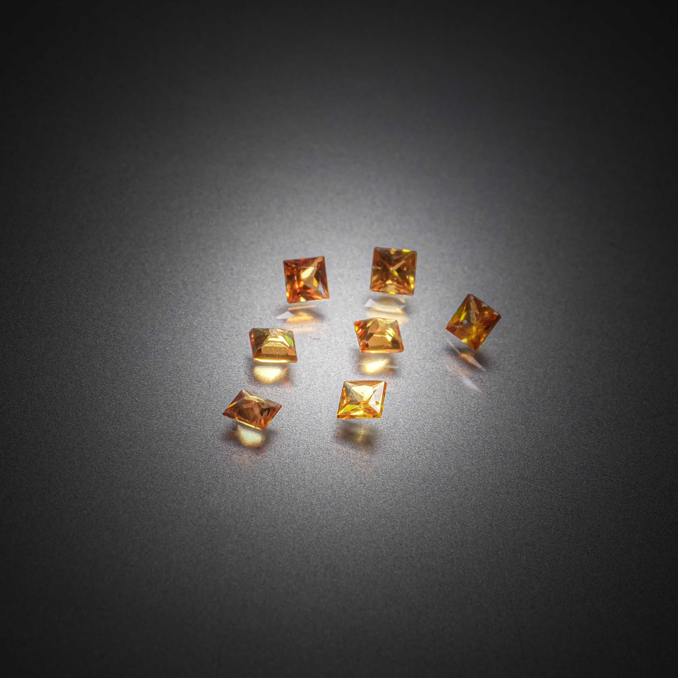 Fluorite verte ovale sur papier. - Lazuli