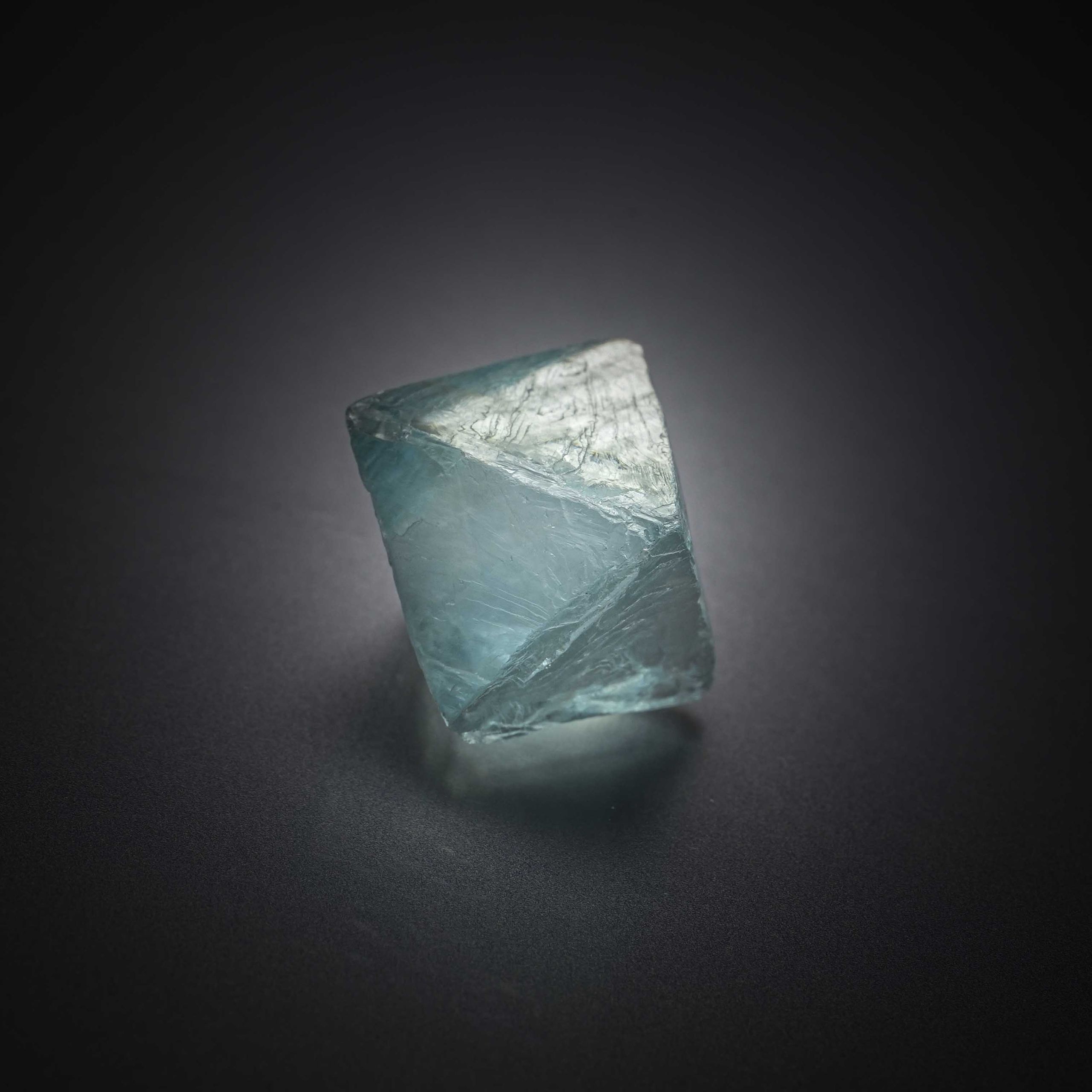 Lot de deux quartz blancs polis sur papier. - Lazuli