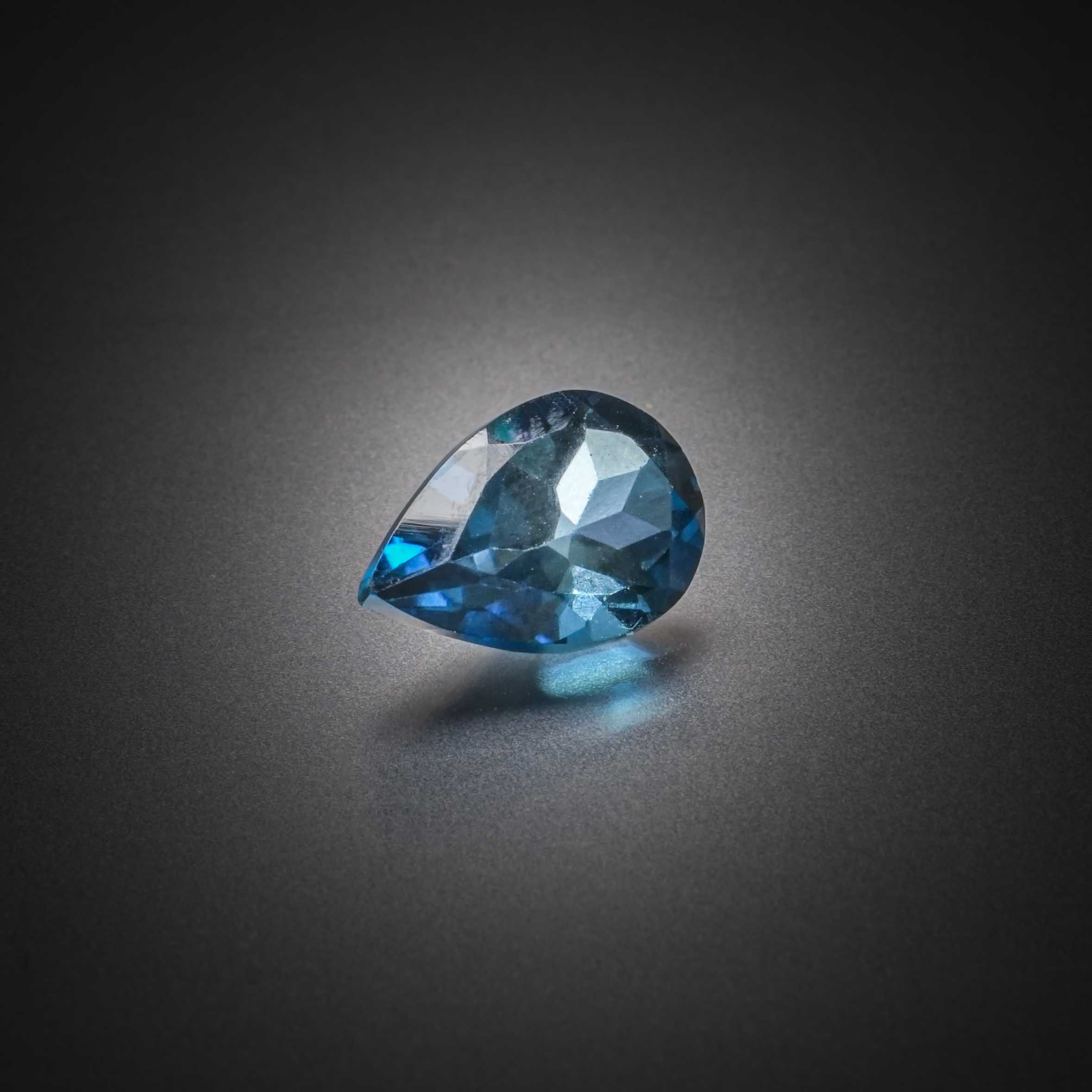 Citrine octogonale sur papier. - Lazuli