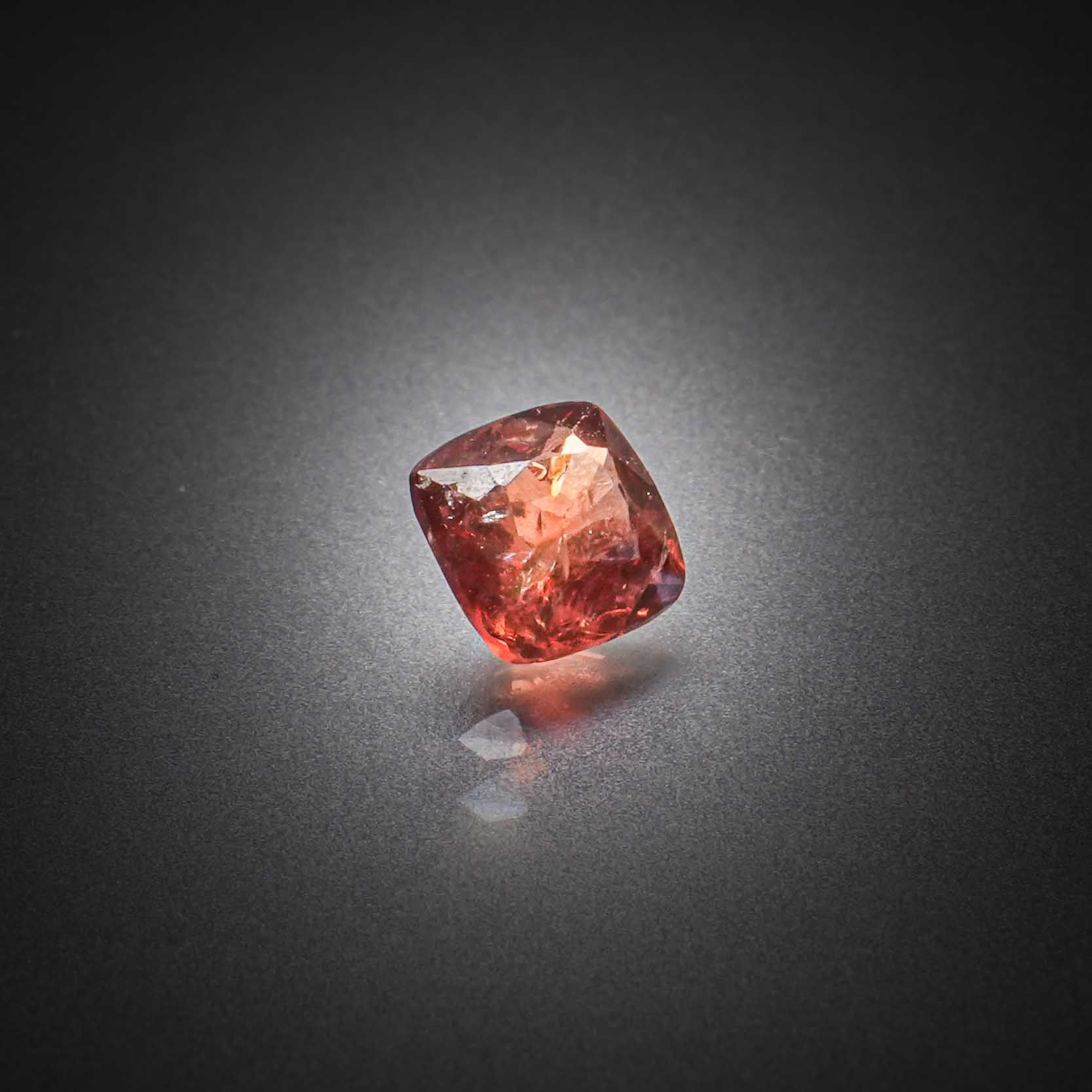 Lot de cinq tourmalines poires sur papier. - Lazuli