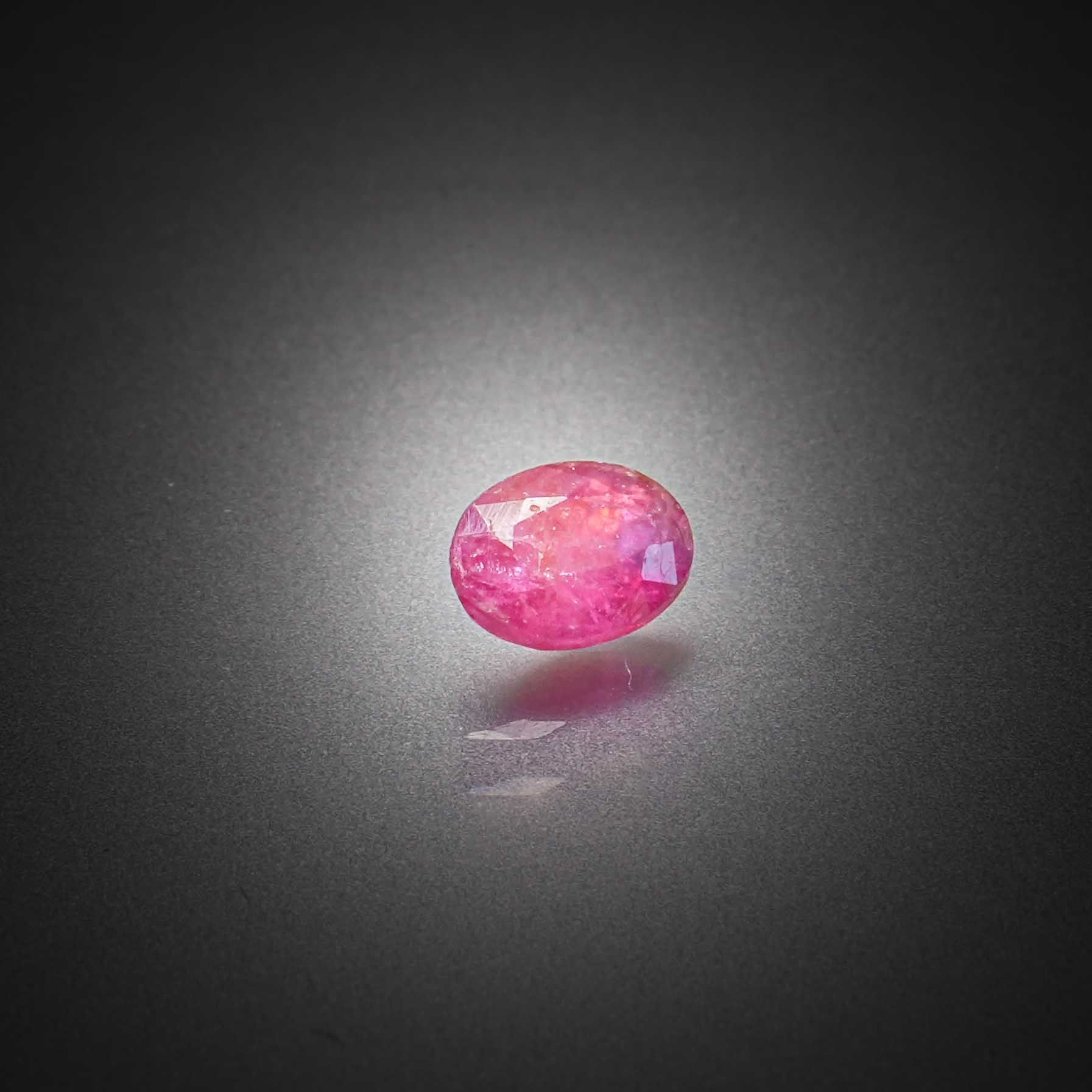 Kunzite poire sur papier. - Lazuli