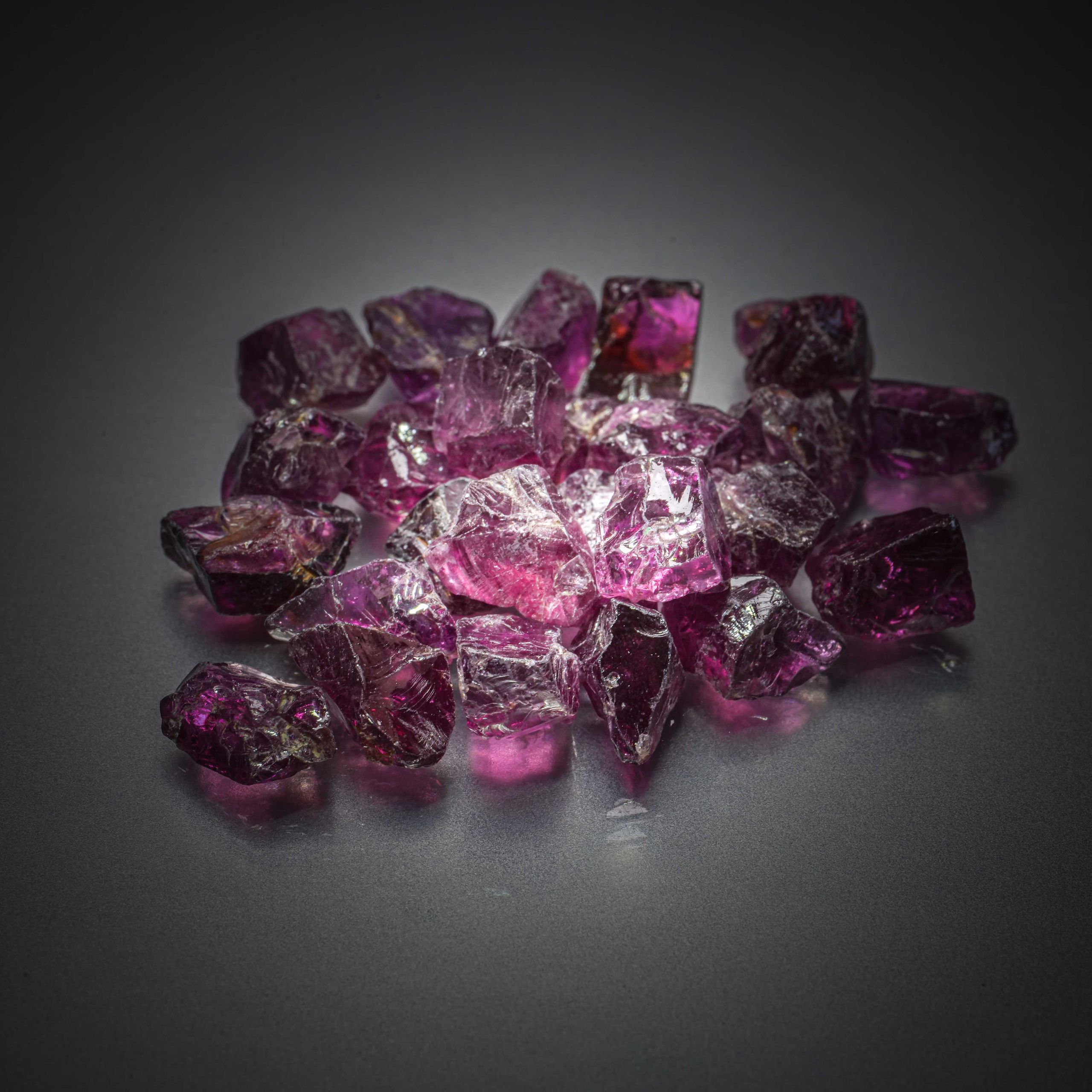 Lot de cinq tourmalines poires sur papier. - Lazuli