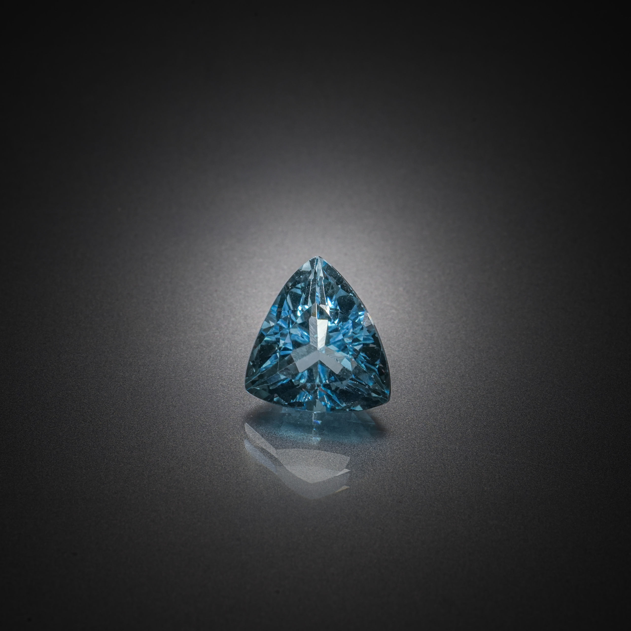 Amétrine marquise sur papier. - Lazuli