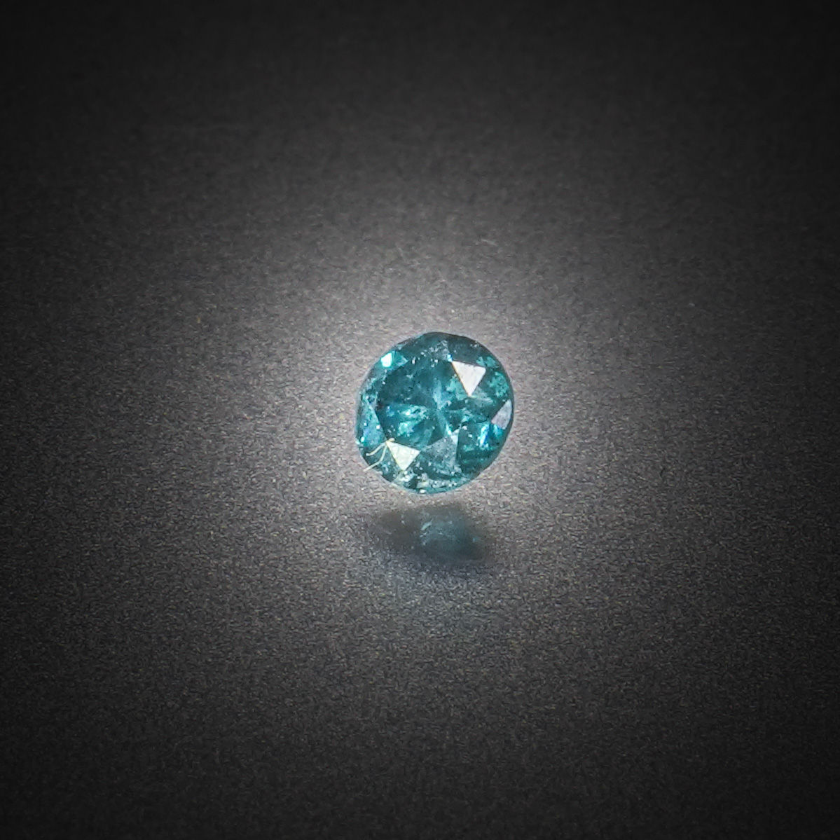 Topaze bleue (Swiss Blue) cœur sur papier. - Lazuli