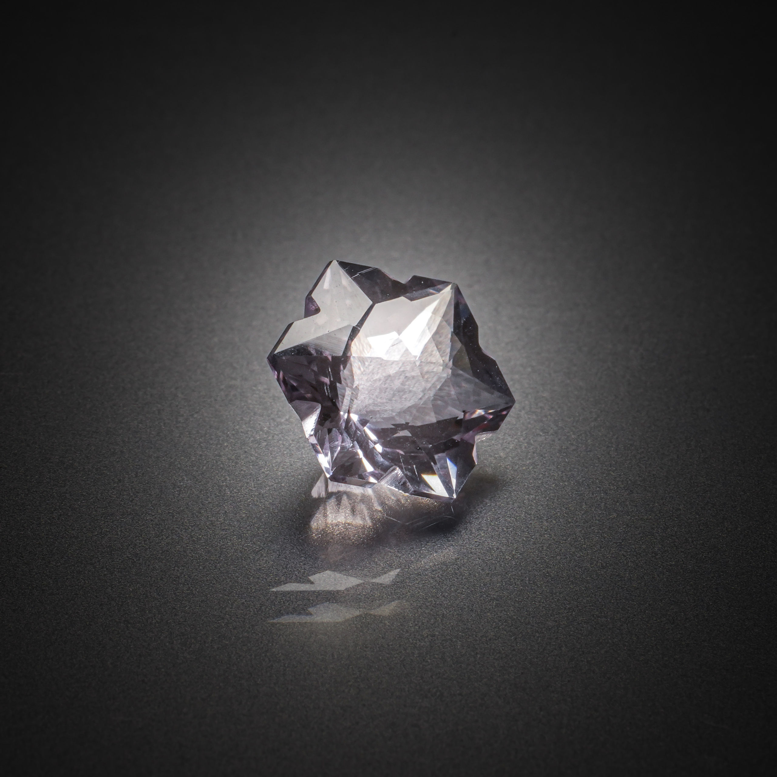 Fluorite brute sur papier. - Lazuli