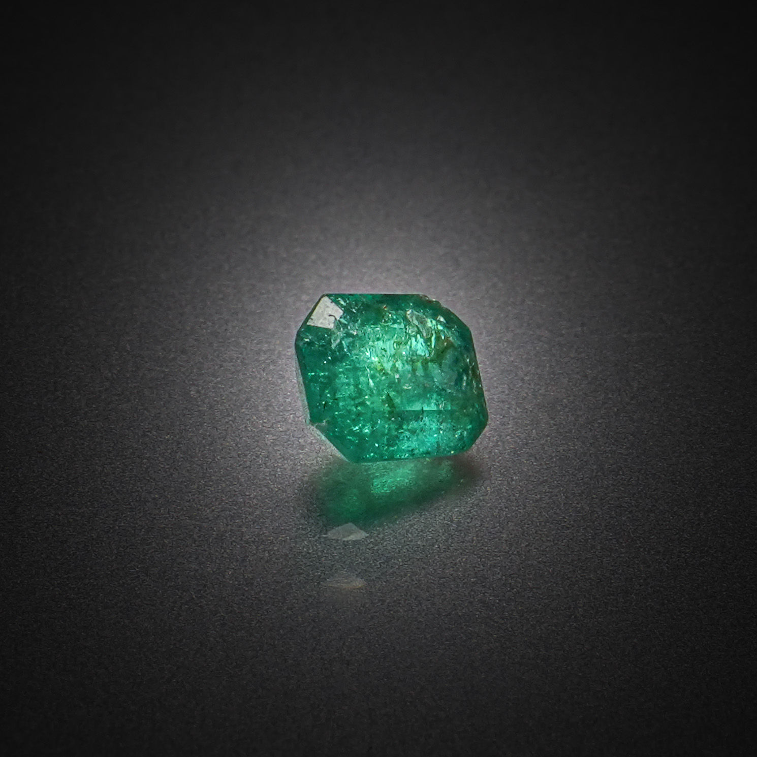 Fluorite brute sur papier. - Lazuli