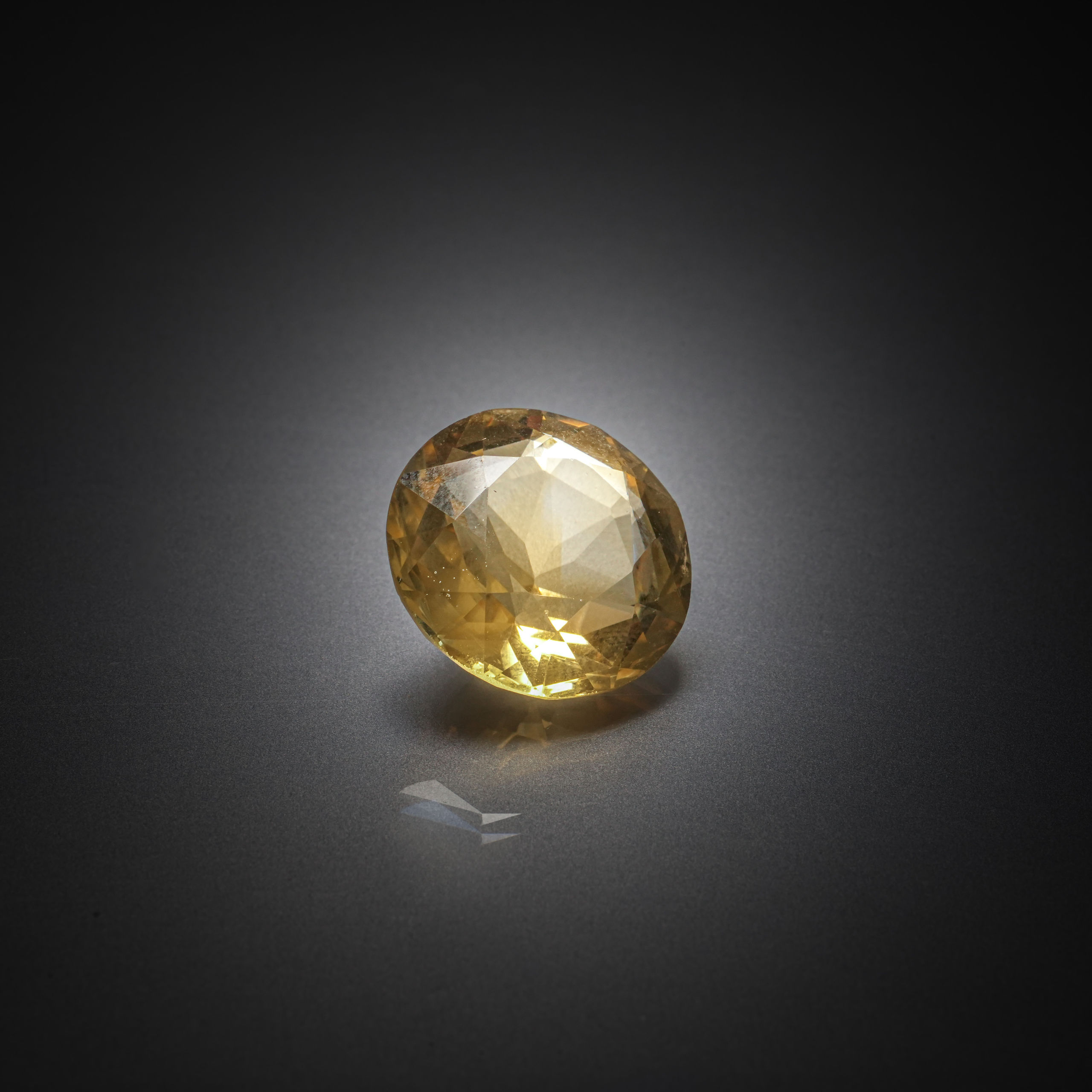 Citrine ronde sur papier. - Lazuli