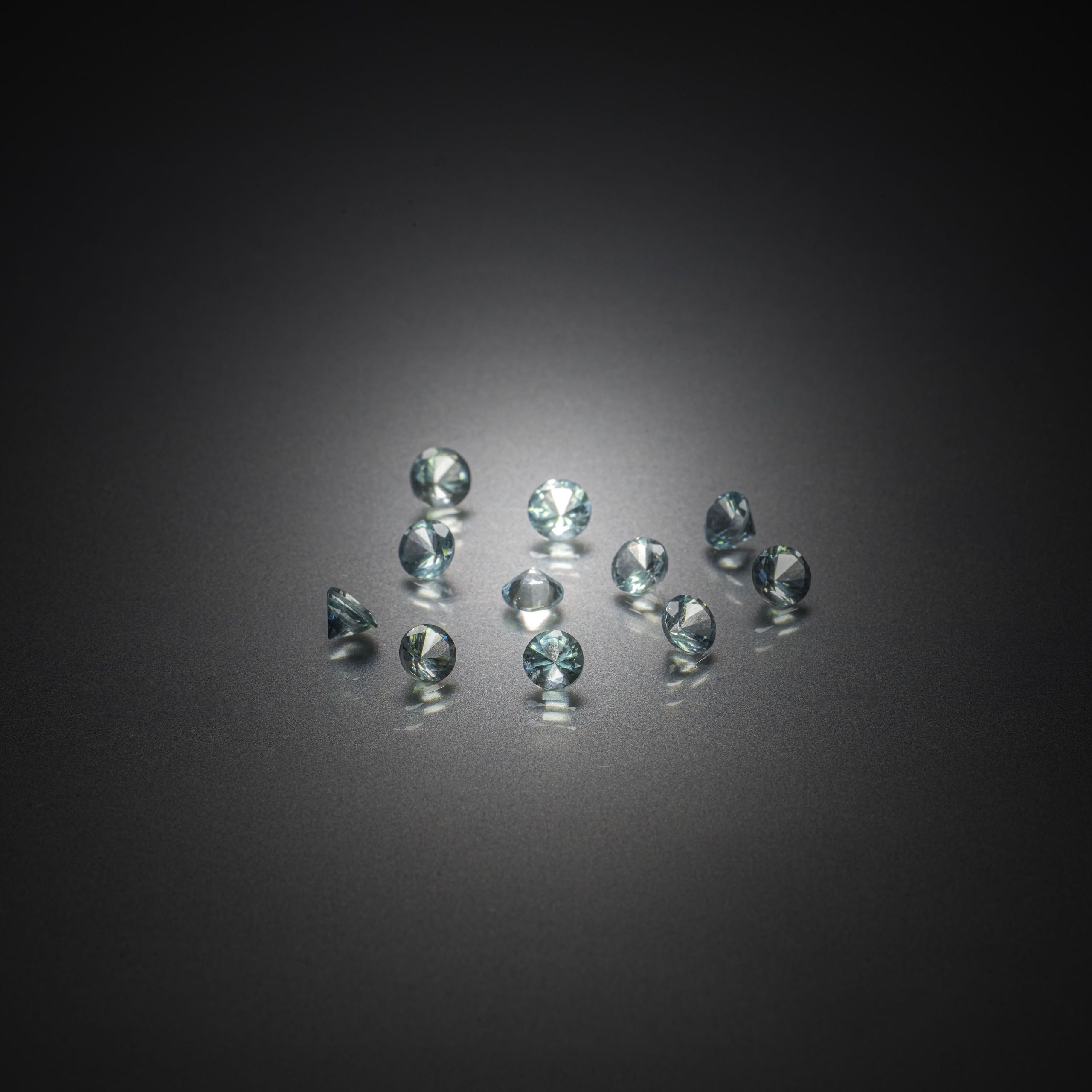 Quartz fumé flocon sur papier. - Lazuli