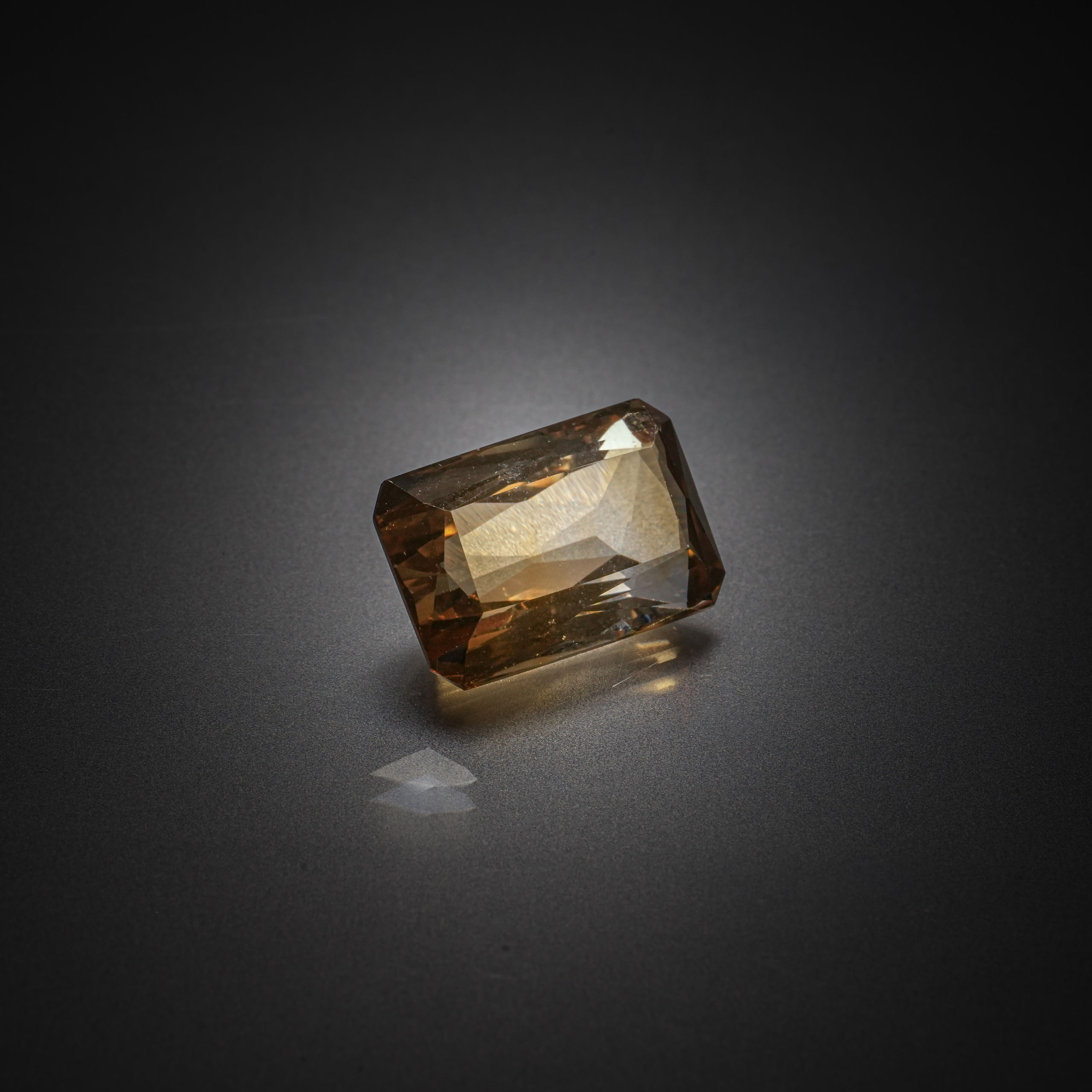 Appairage de tourmalines jaunes poires sur papier. - Lazuli