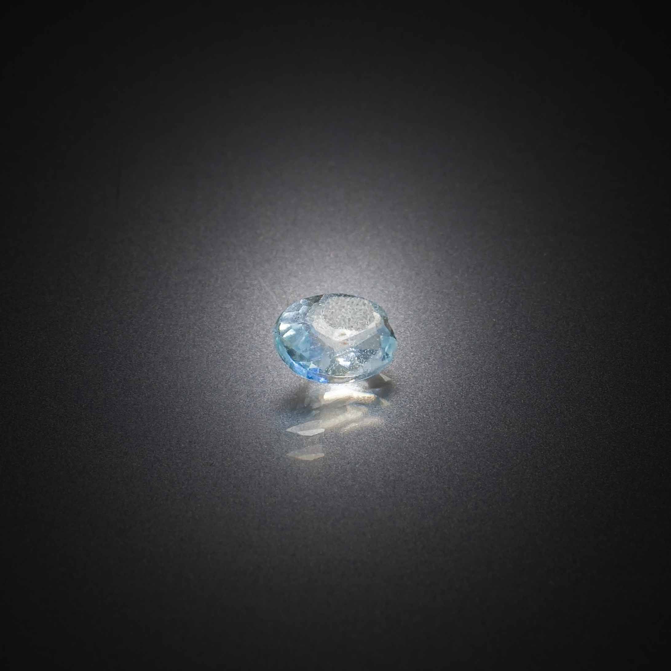 Prasiolite poire sur papier. - Lazuli