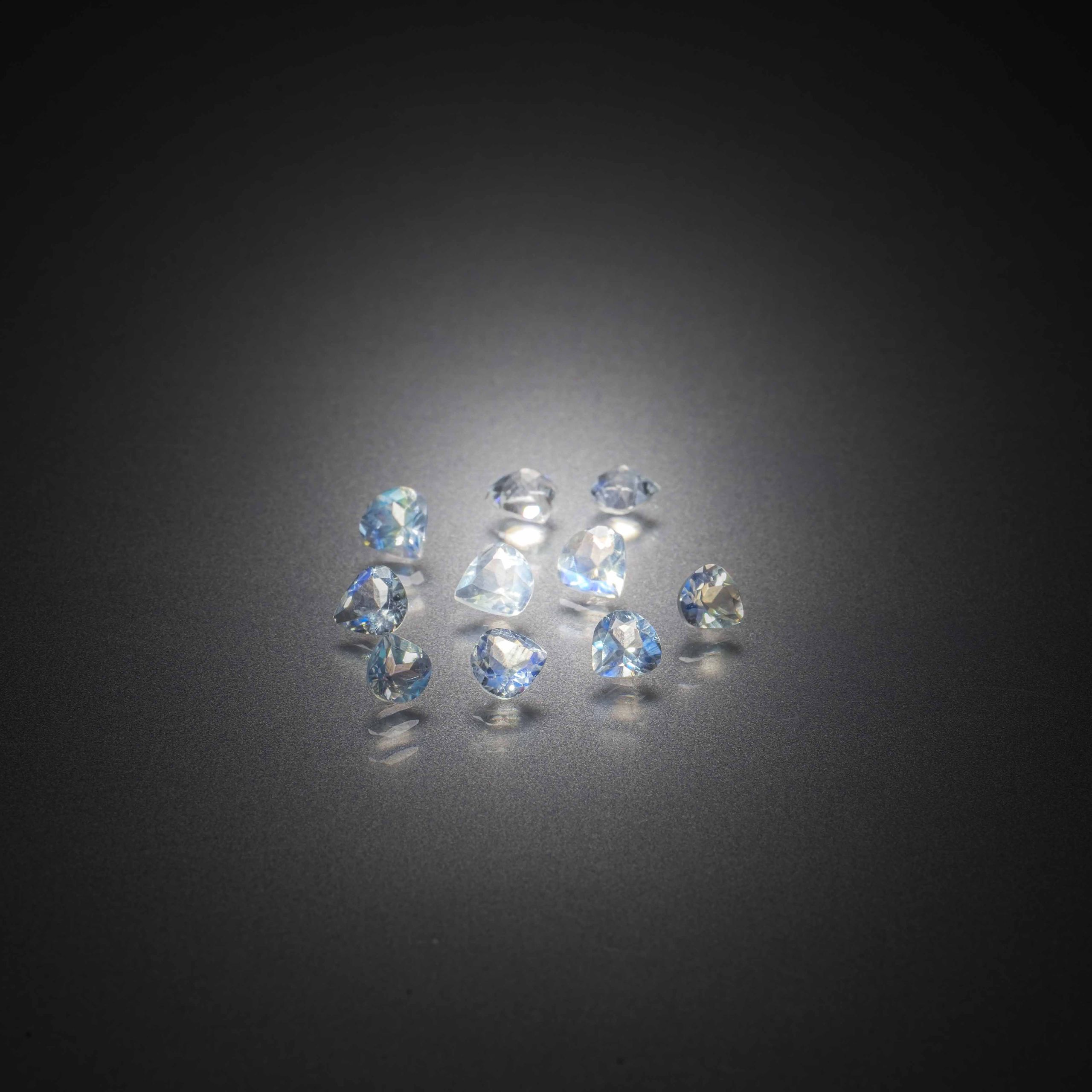 Topaze impériale coeur sur papier. - Lazuli