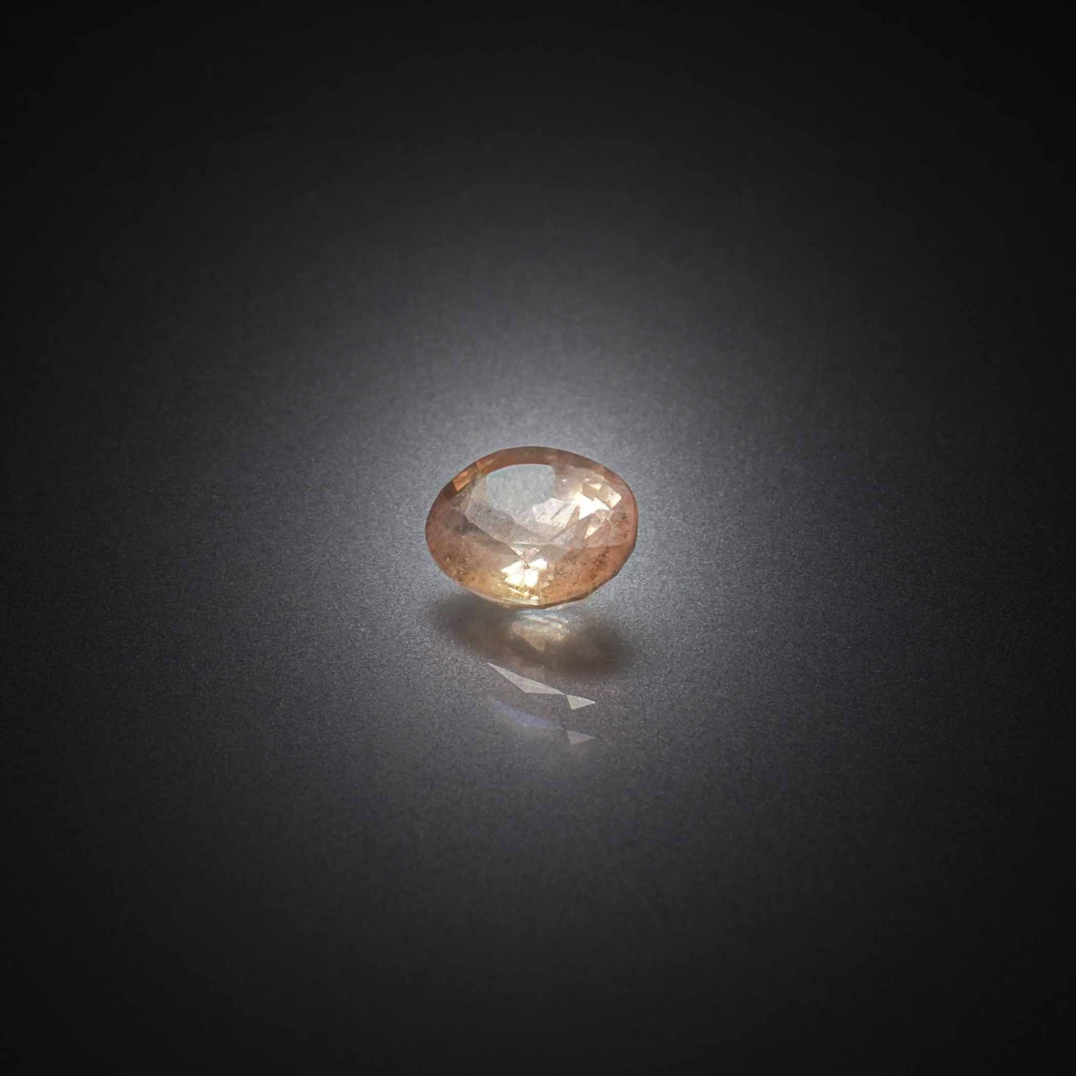 Citrine poire sur papier. - Lazuli