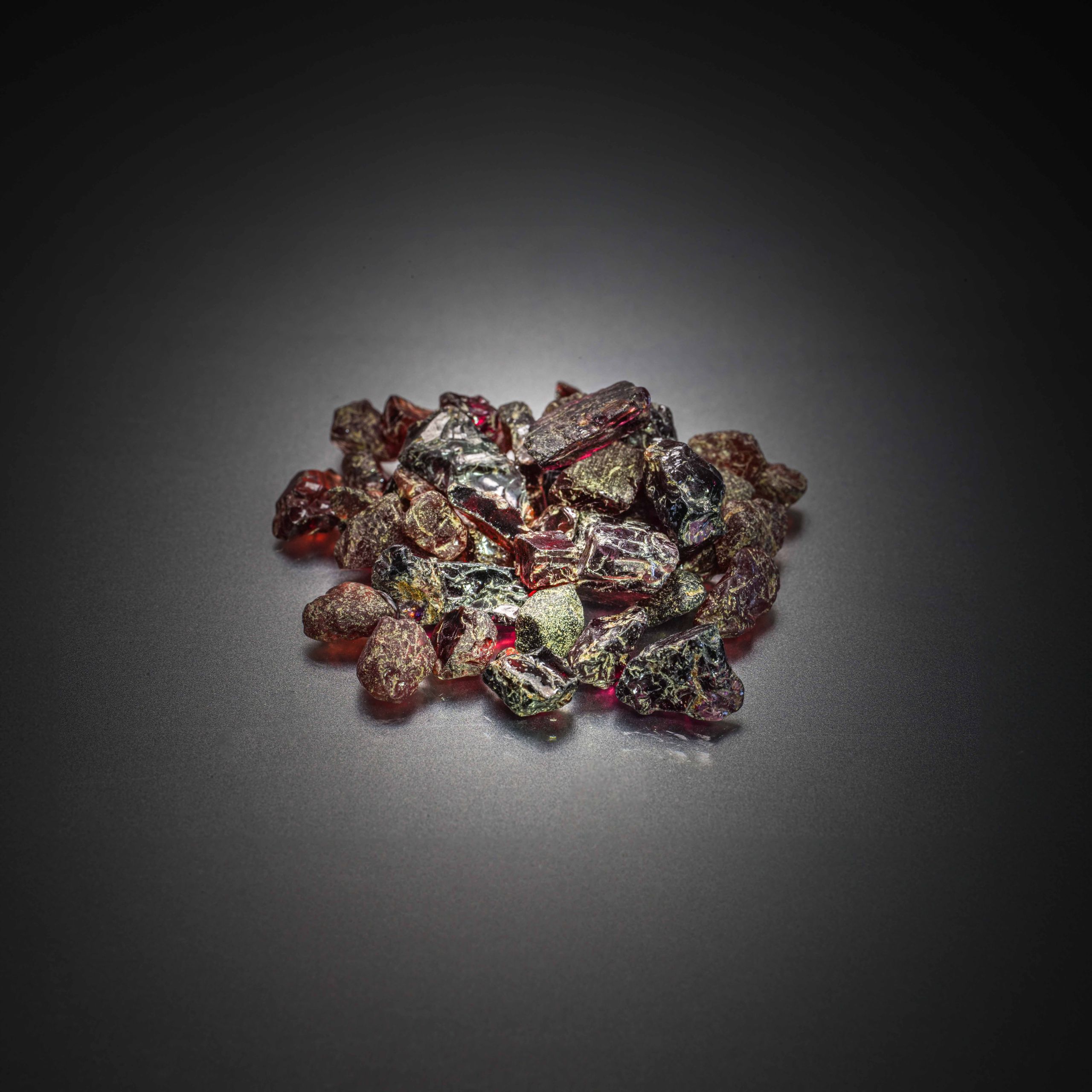 Lot de trois citrines ovales sur papier. - Lazuli