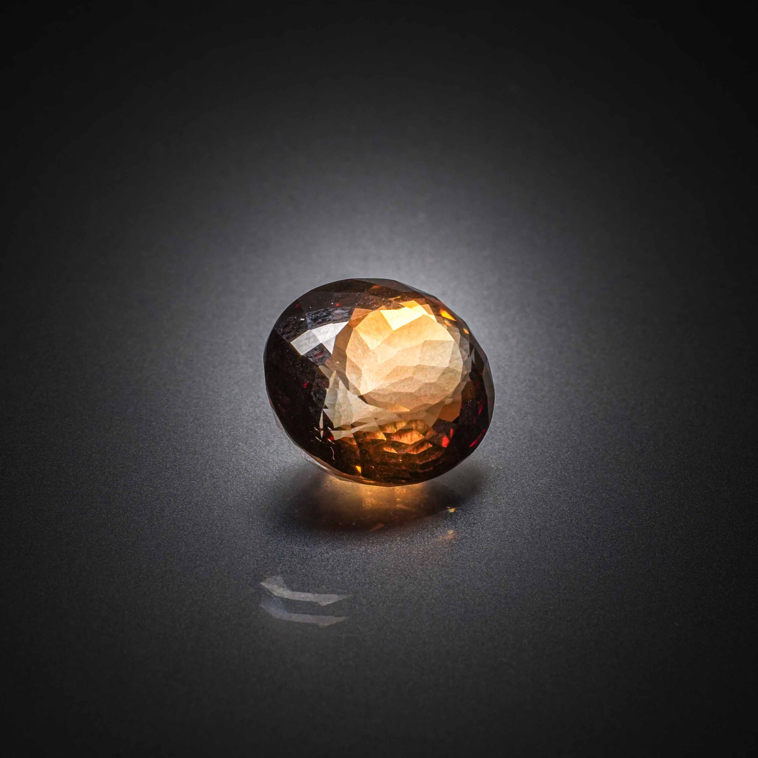 Citrine ronde sur papier. - Lazuli