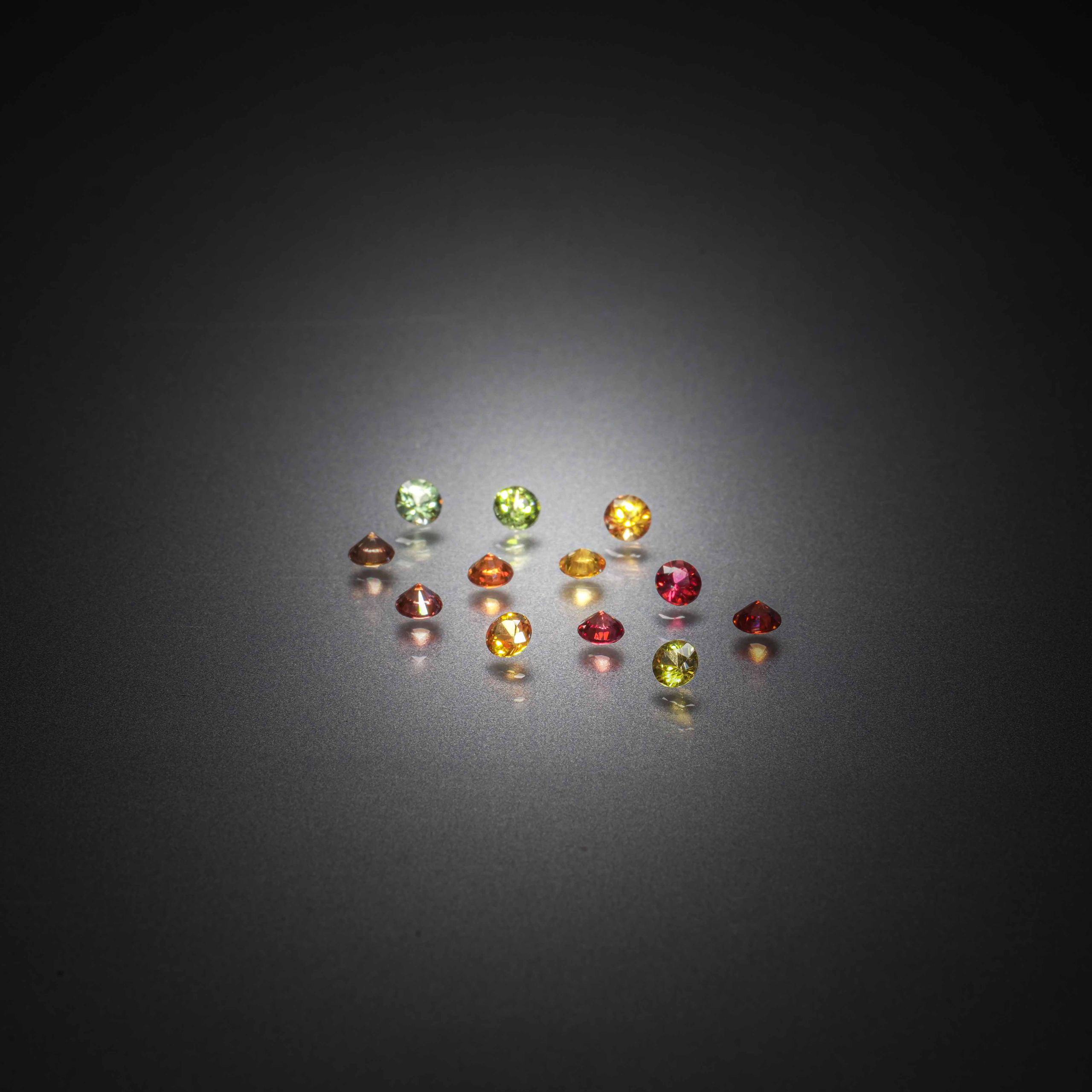 Lot de quatre saphirs coeurs sur papier. - Lazuli