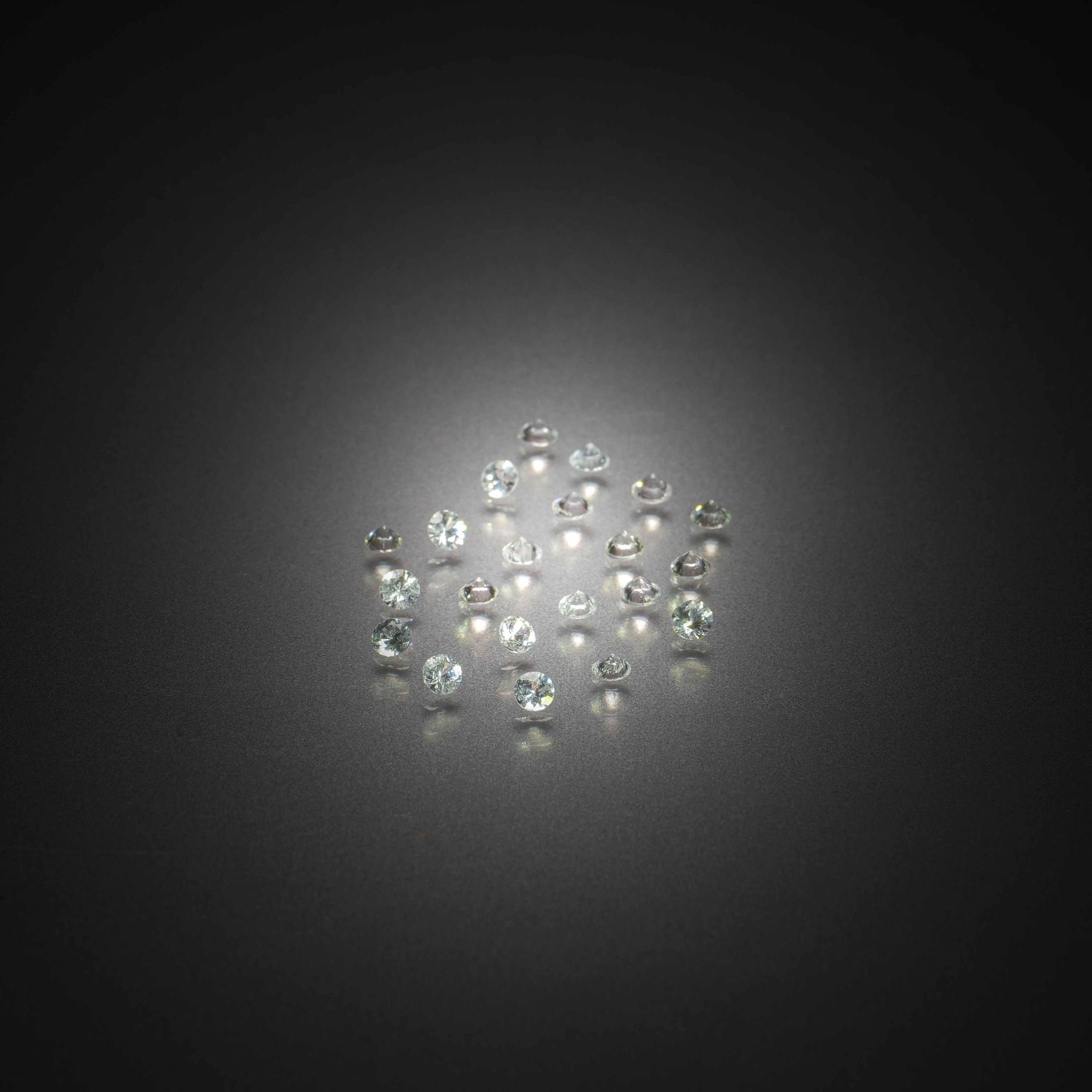 Citrine ronde sur papier. - Lazuli