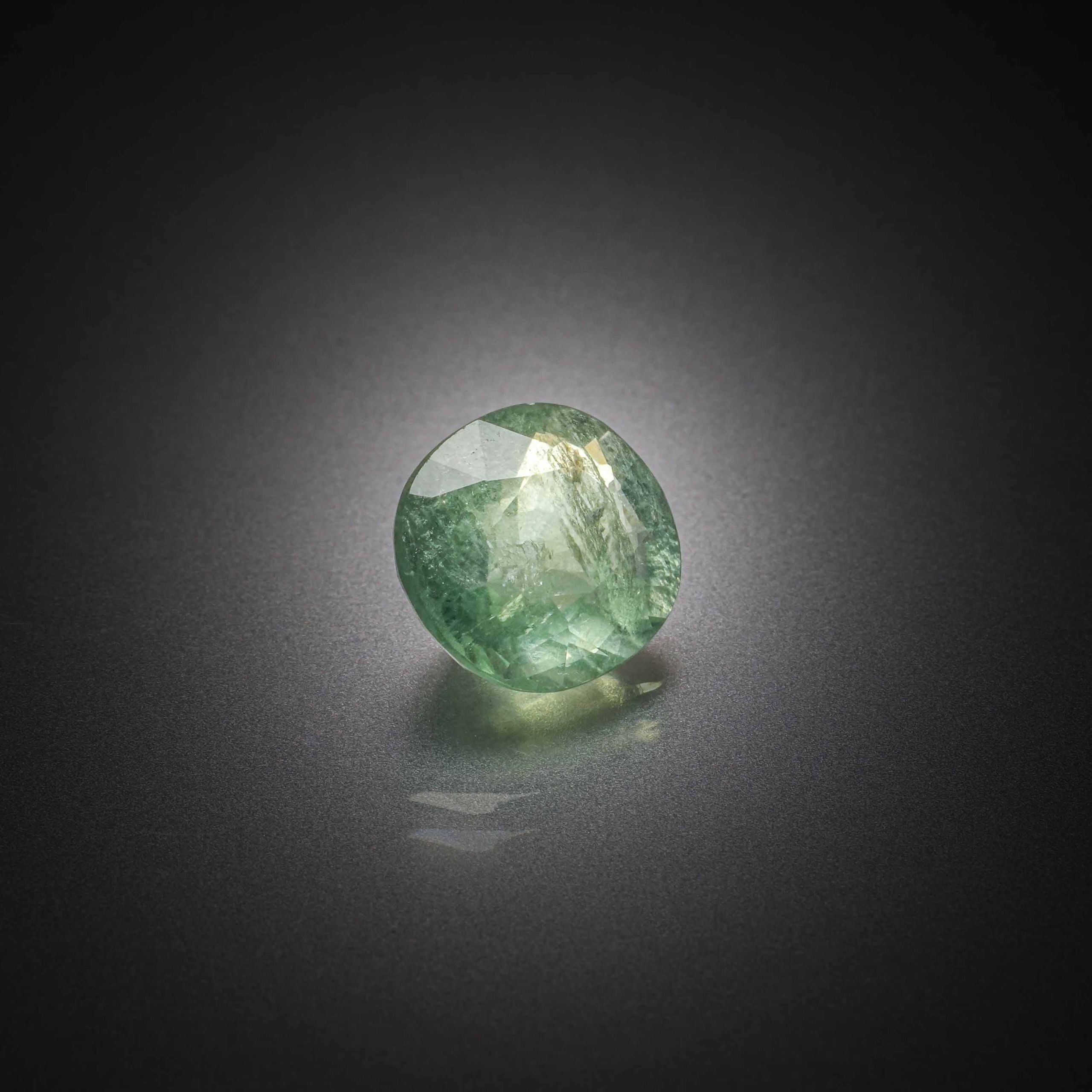 Fluorite verte coussin sur papier. - Lazuli