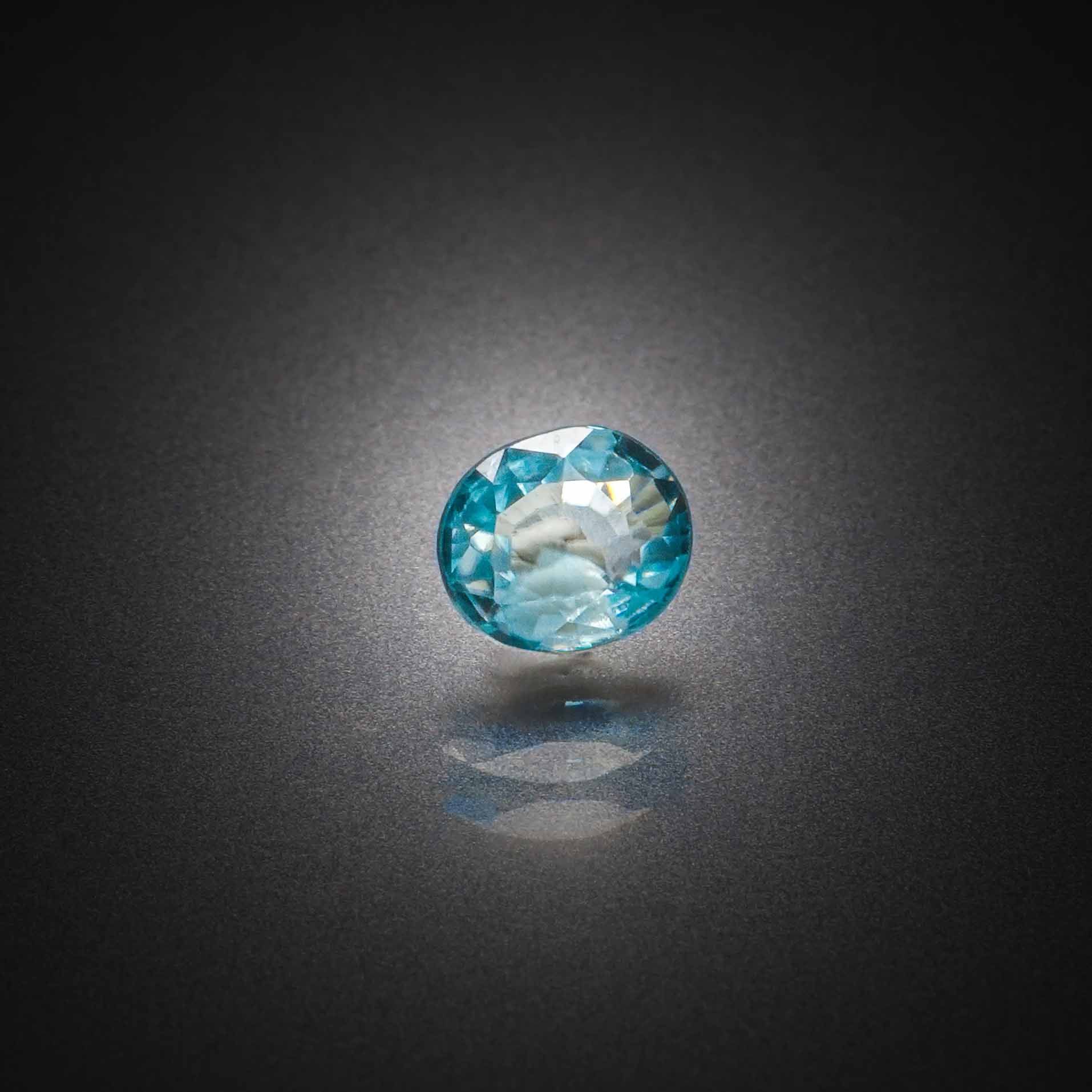 Quartz fumé rectangulaire à pans coupés sur papier. - Lazuli