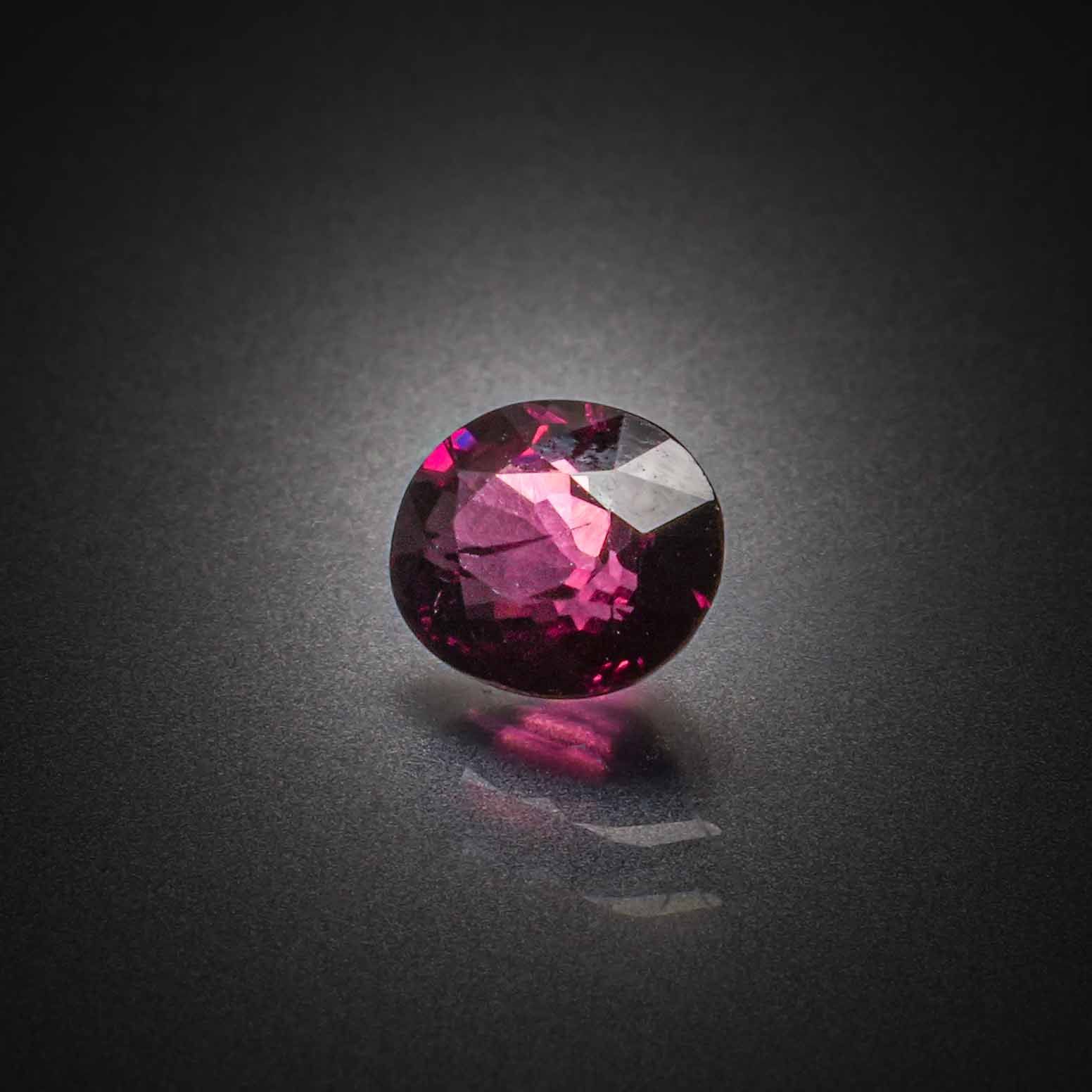 Tourmaline « watermelon » poire cabochon sur papier. - Lazuli