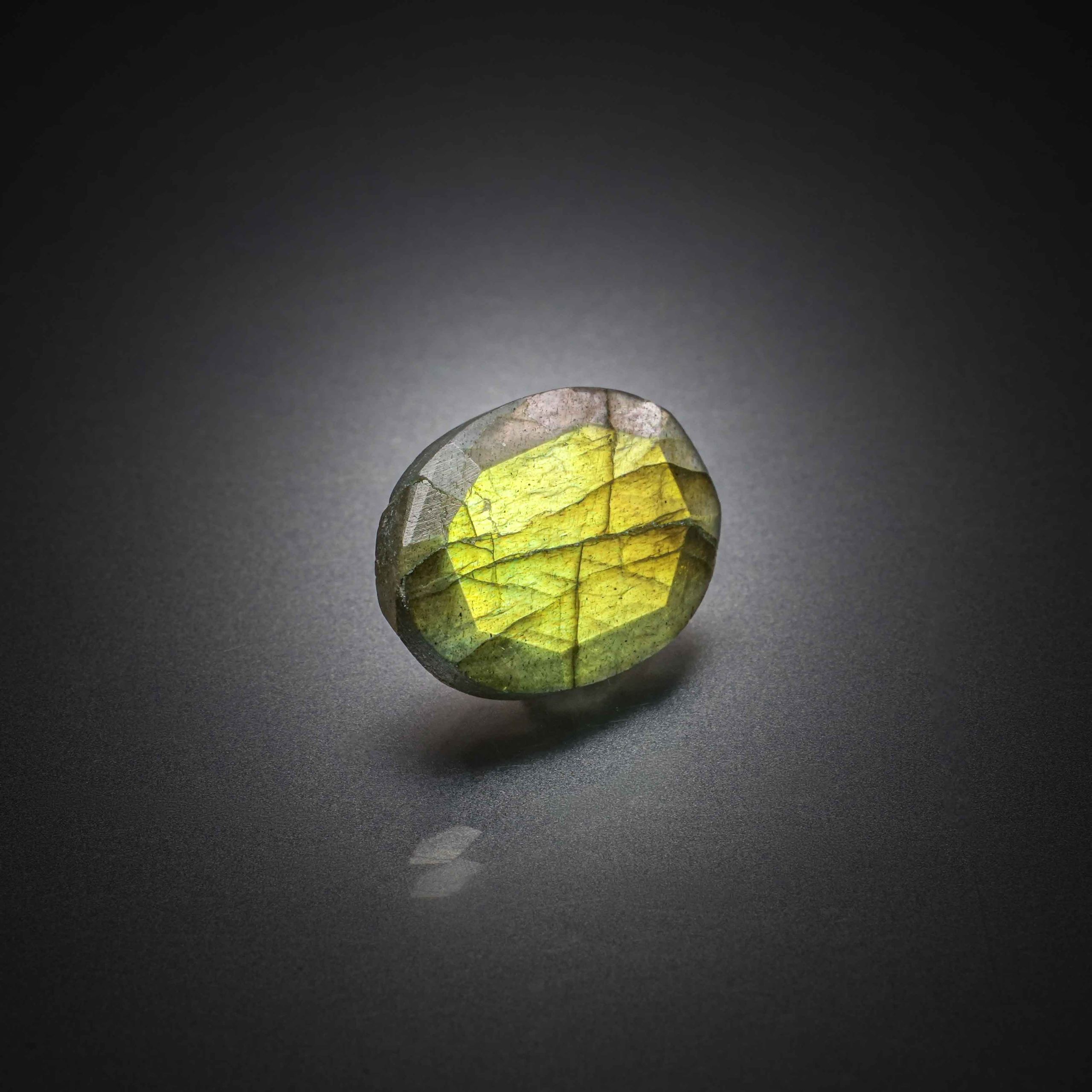 Citrine ronde sur papier. - Lazuli