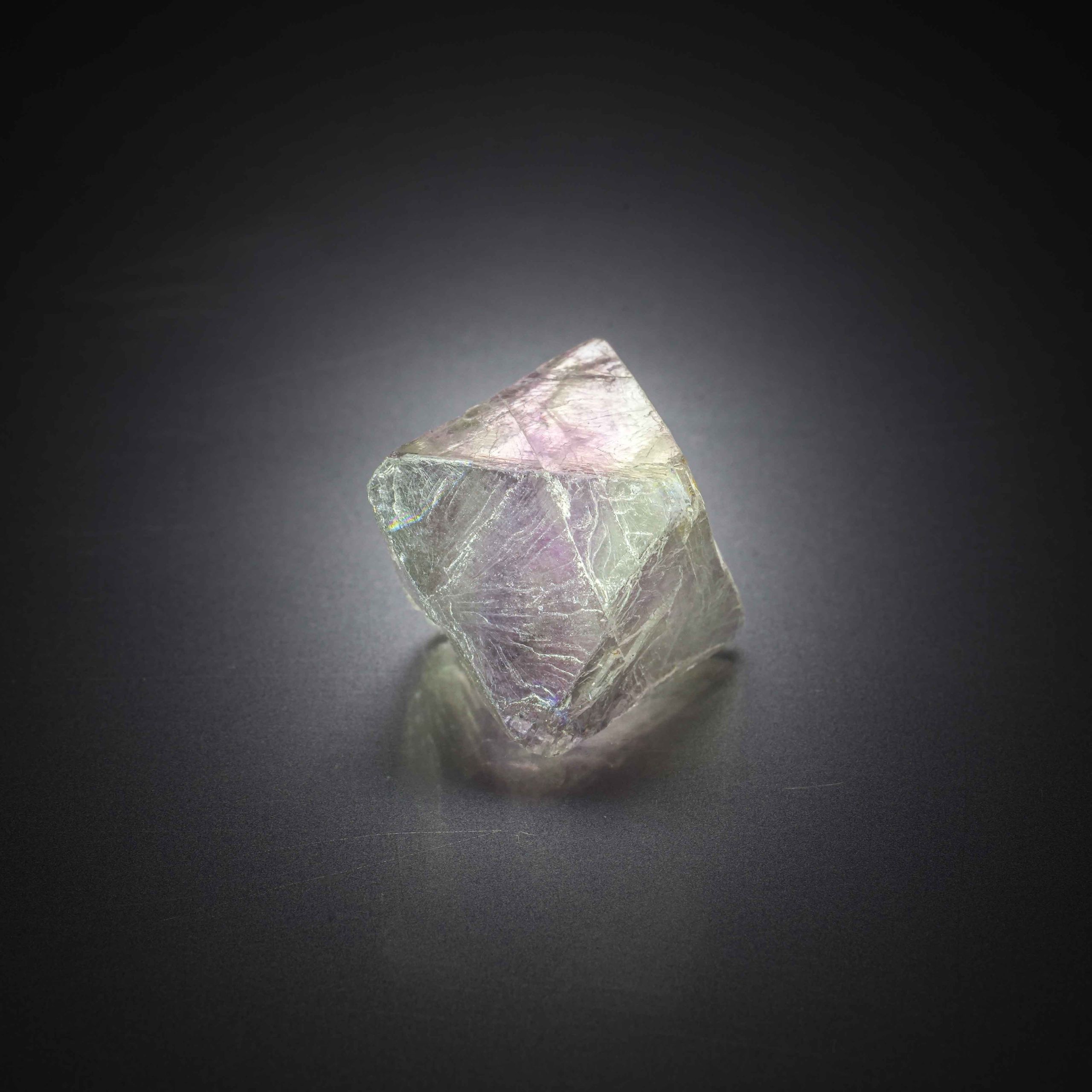 Fluorite brute sur papier. - Lazuli