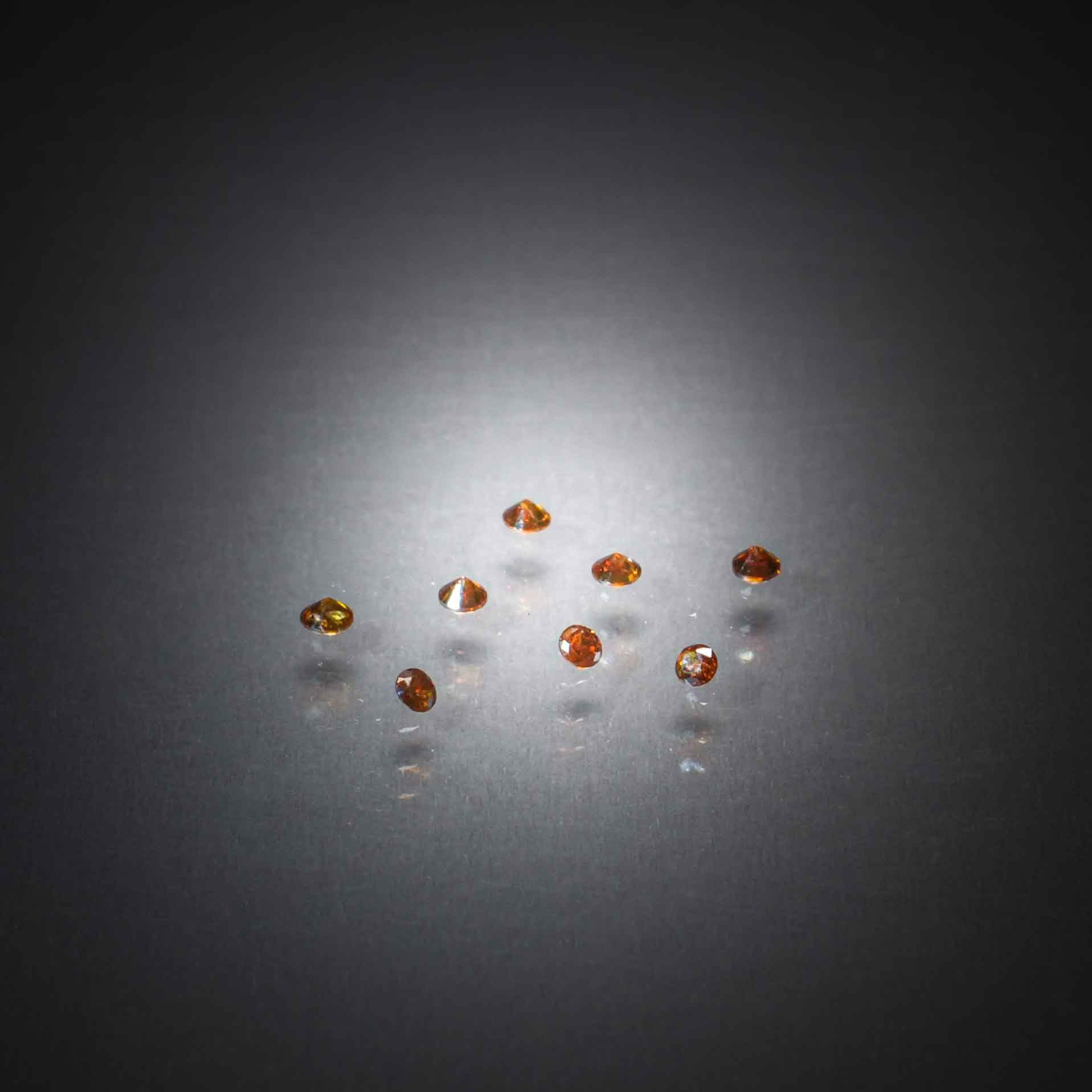 Lot de diamants sur papier. - Lazuli