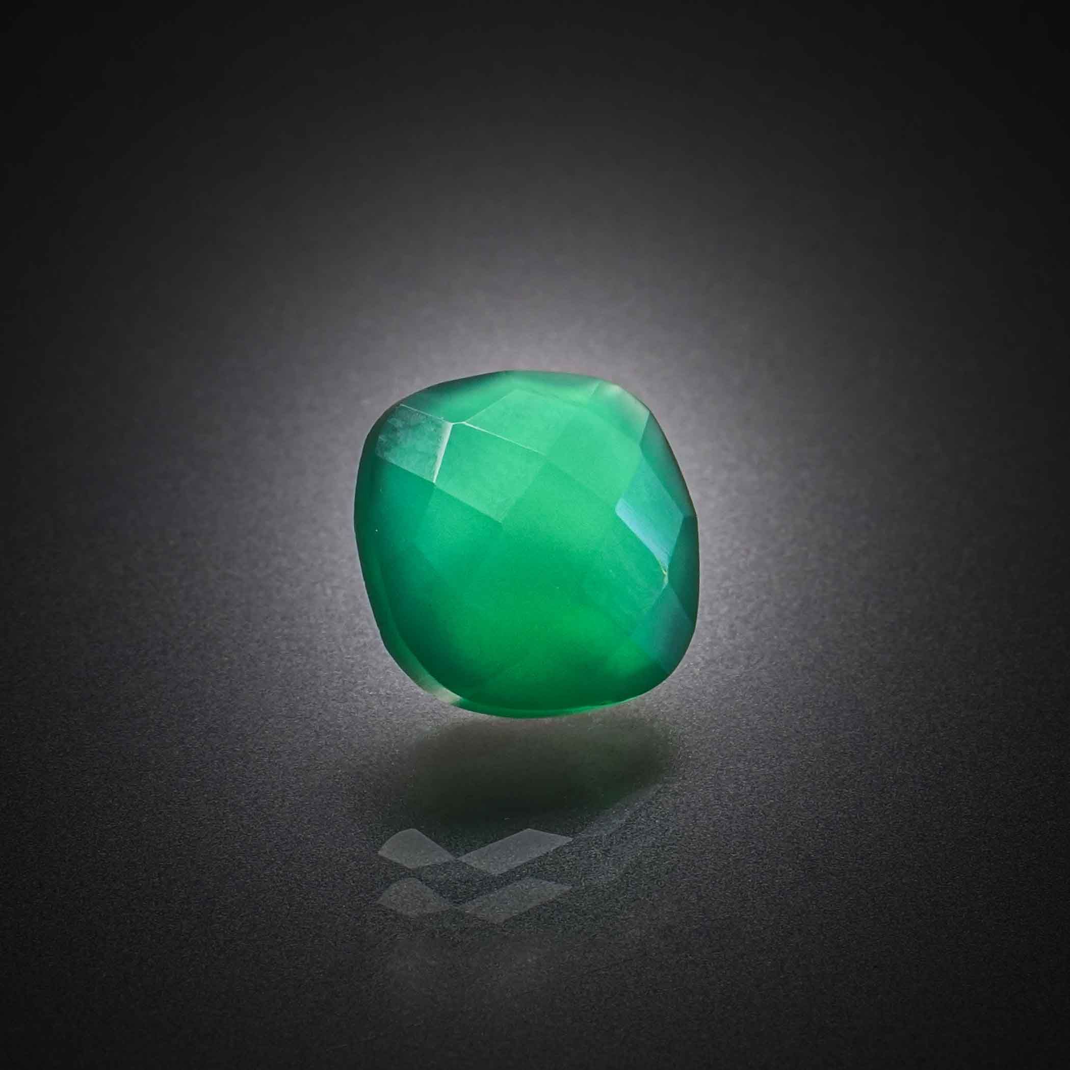 Calcédoine verte coussin sur papier. - Lazuli