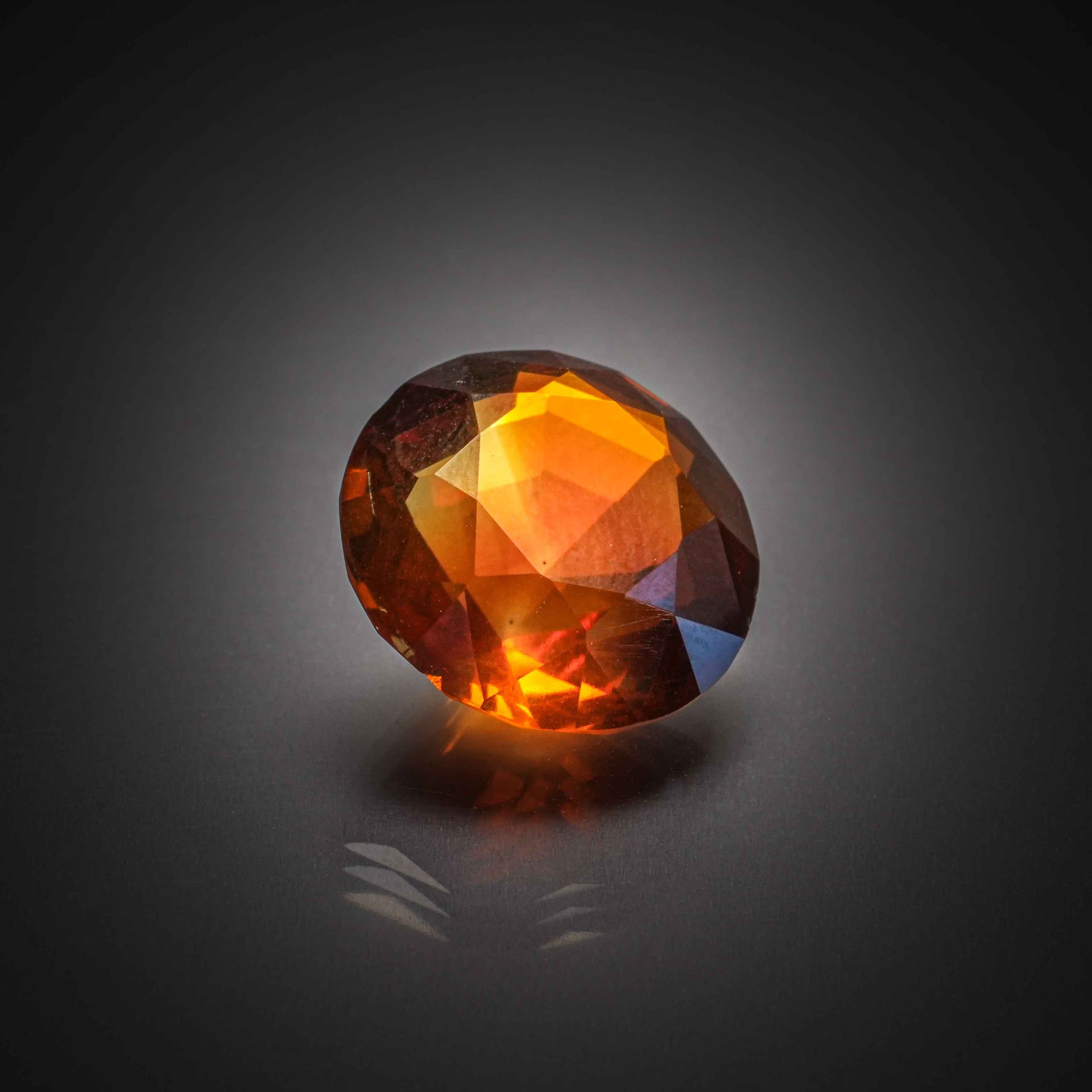 Citrine Madère ronde sur papier. - Lazuli