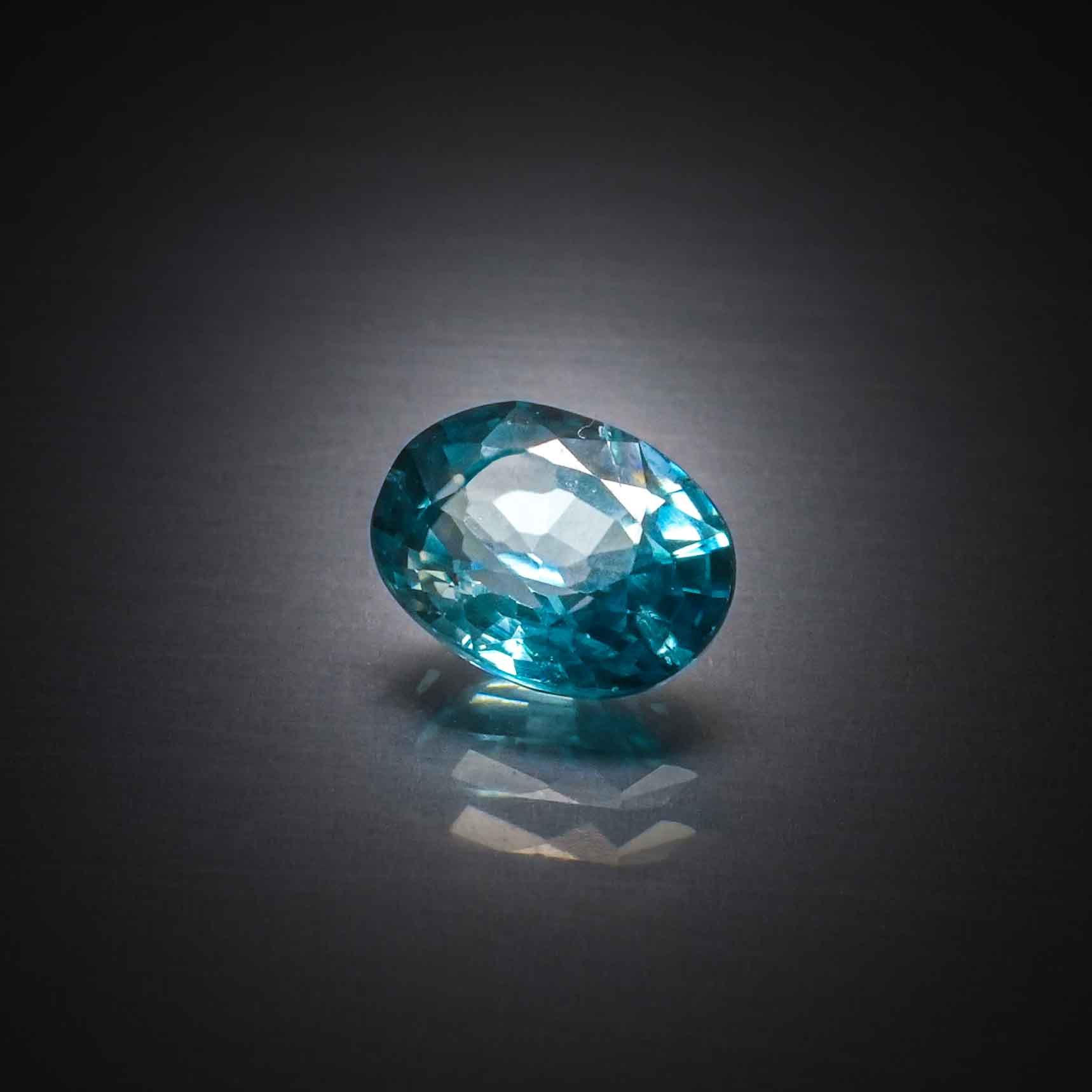 Rubis ovale sur papier. - Lazuli