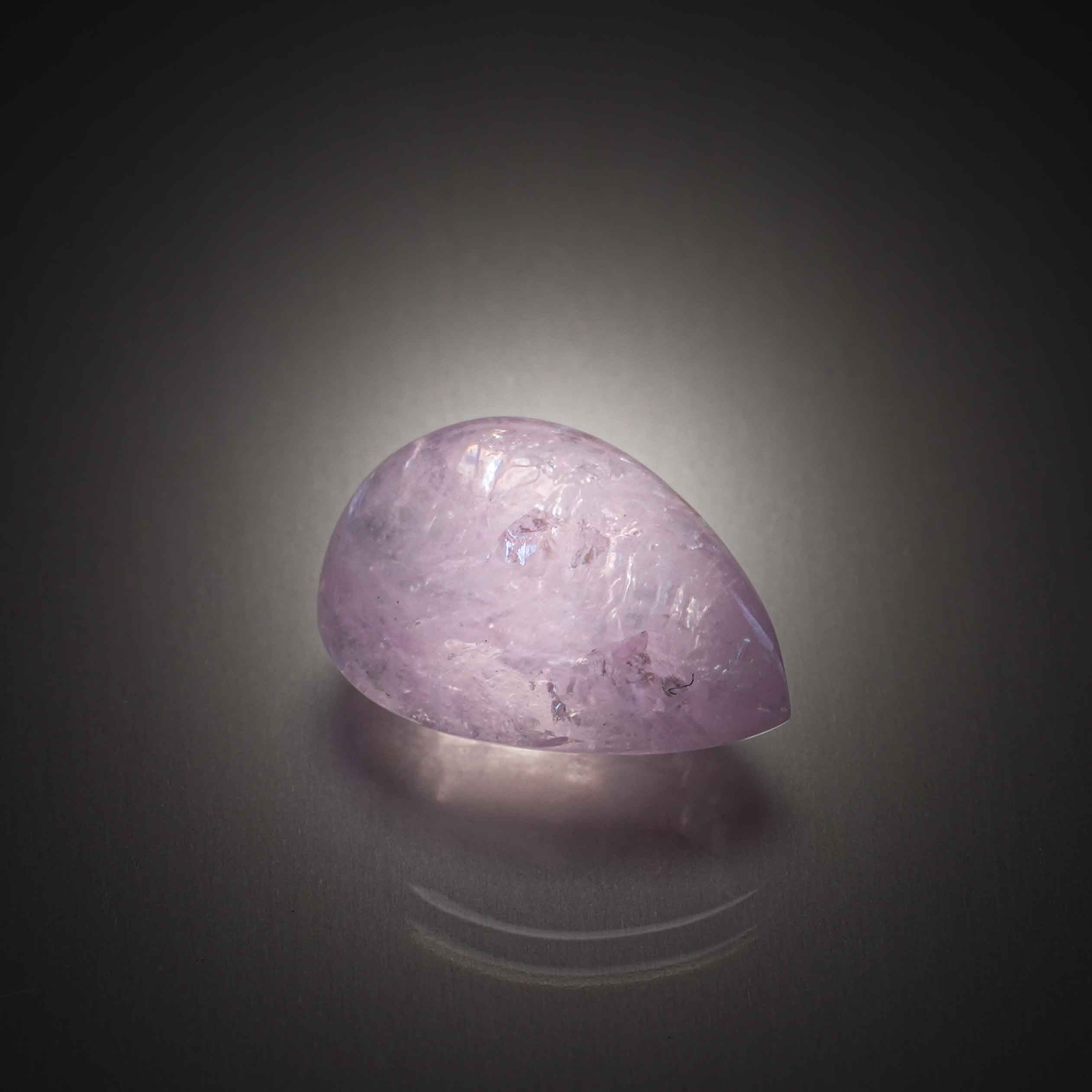 Quartz goutte cabochon sur papier. - Lazuli