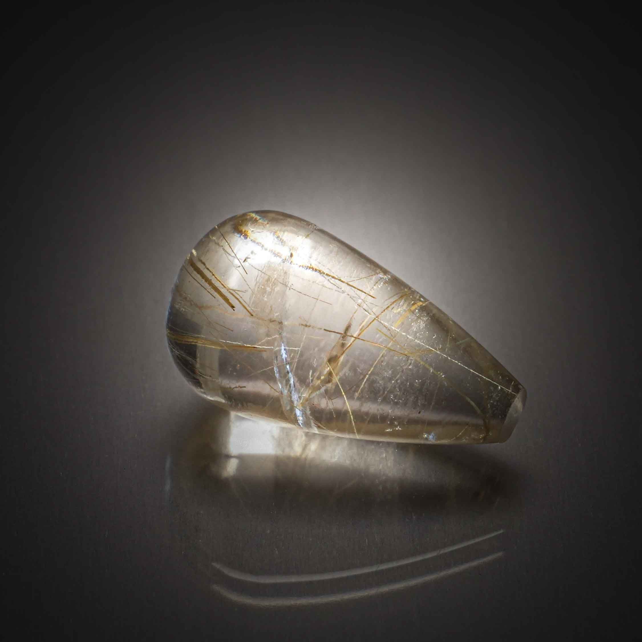 Quartz goutte cabochon sur papier. - Lazuli