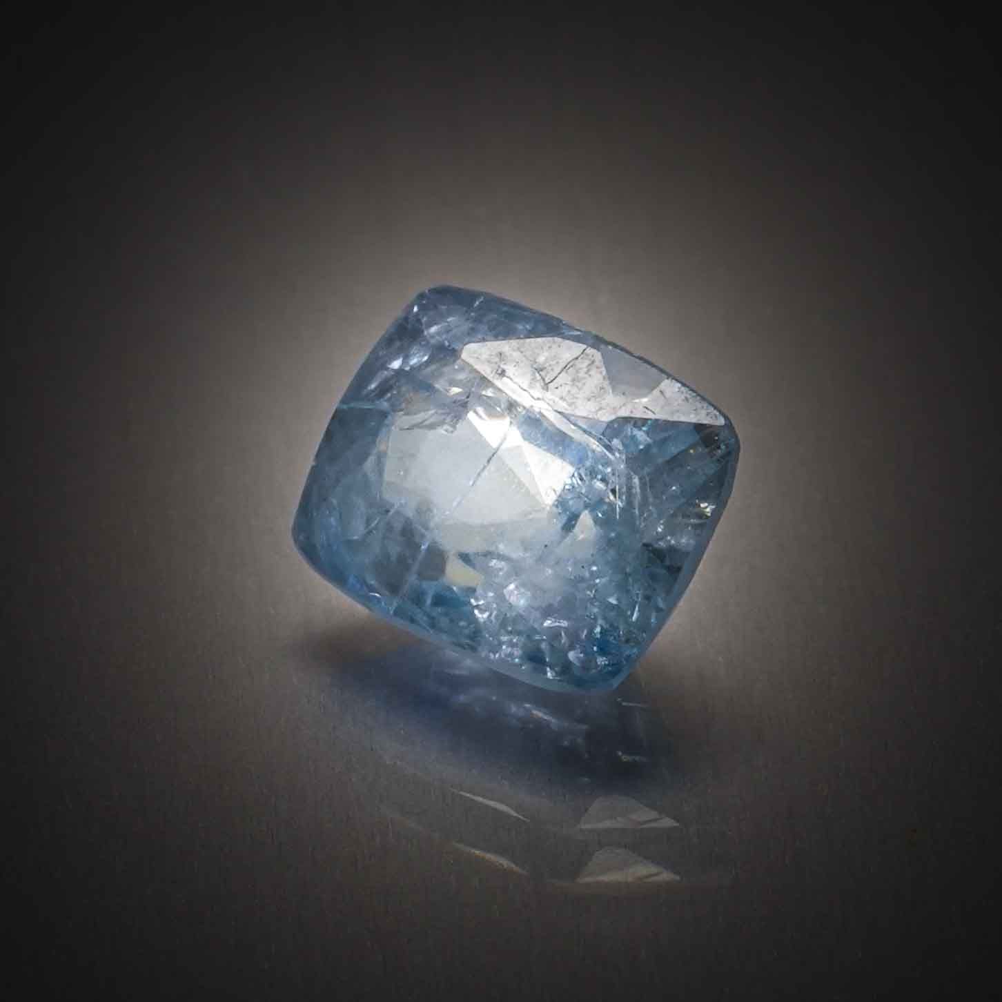Saphir coussin sur papier. - Lazuli