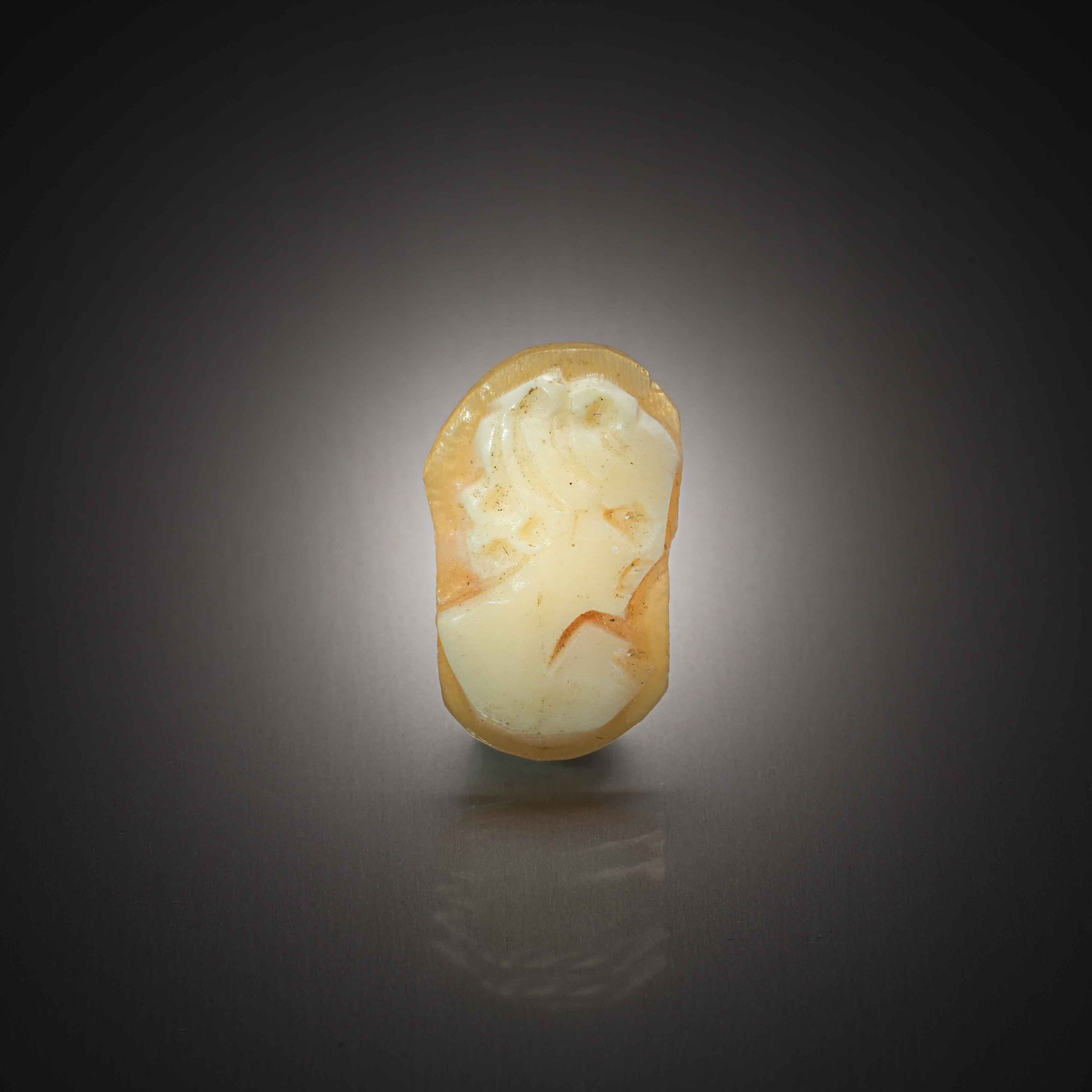 Camé coquille au profil de dame sur papier. - Lazuli