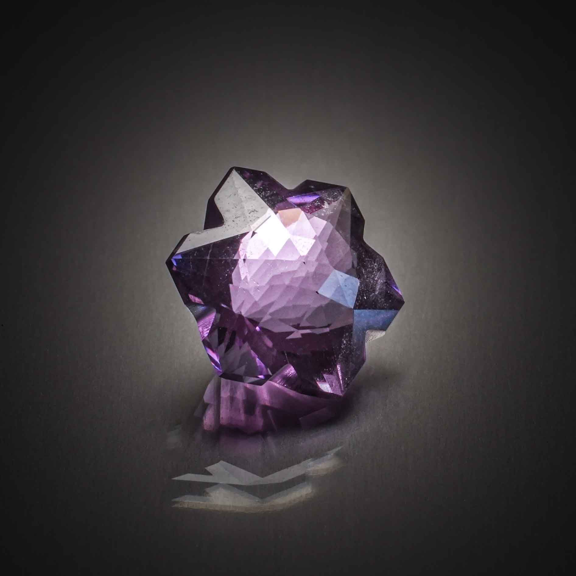Améthyste flocon sur papier. - Lazuli