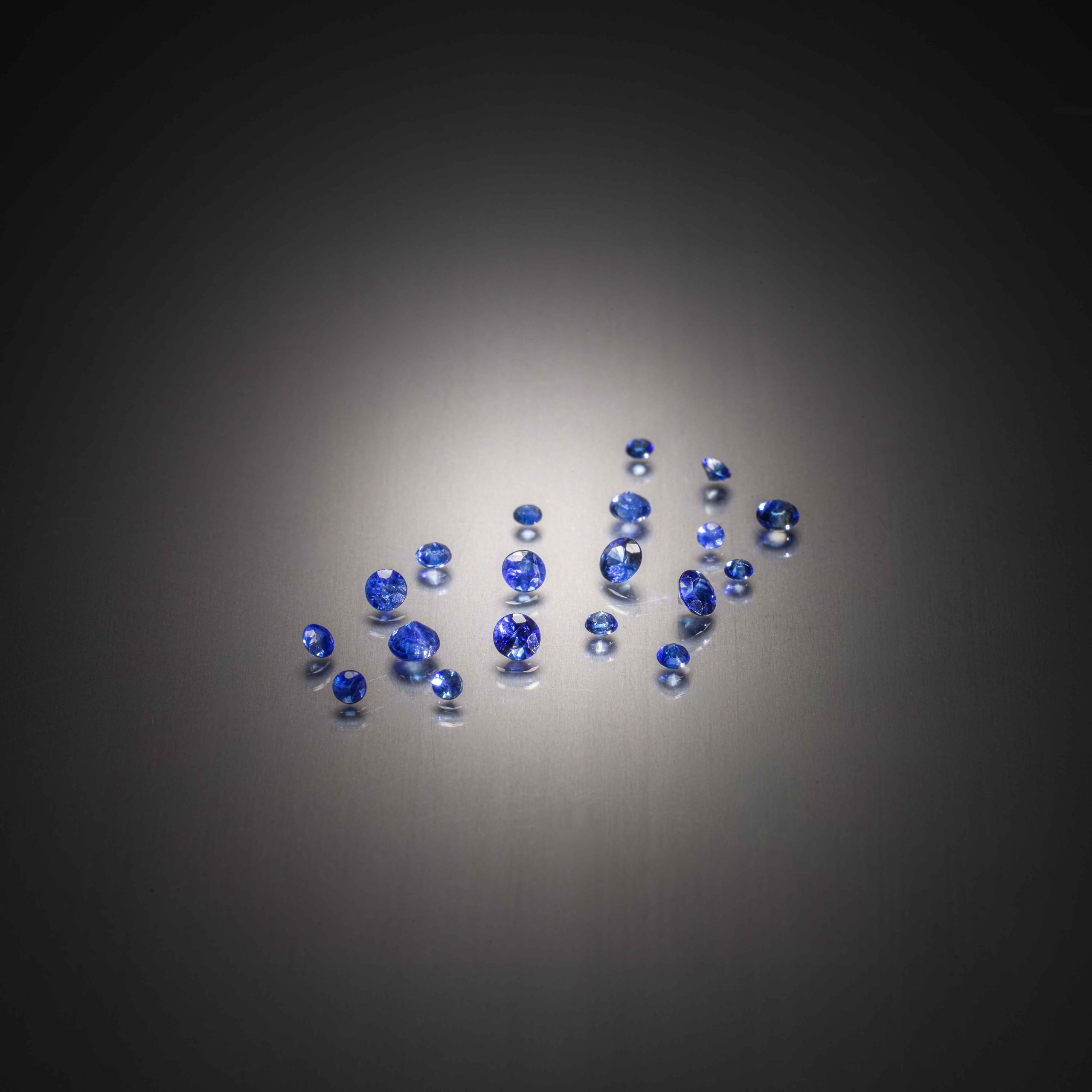 Rubis ovale sur papier. - Lazuli