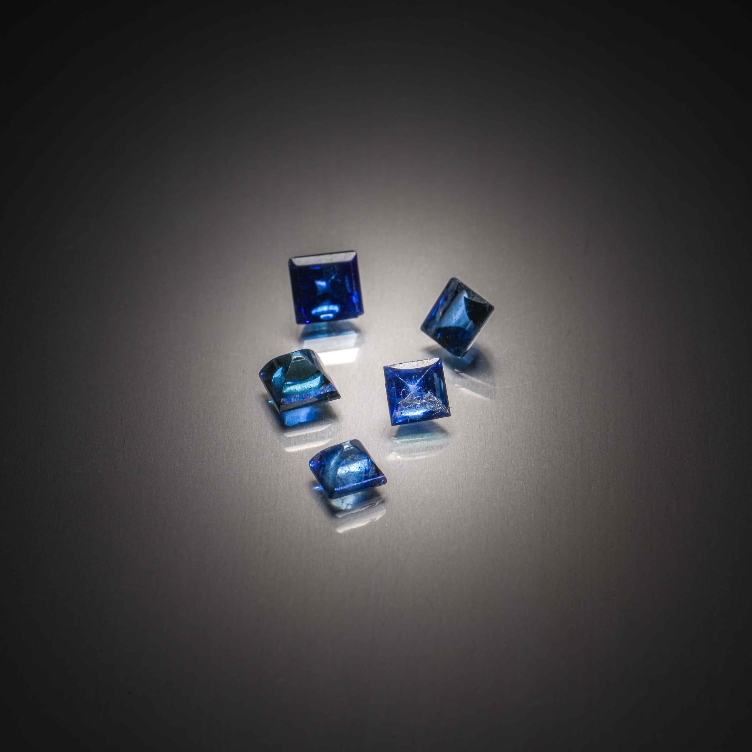 Lot de six rubelites trillions sur papier. - Lazuli
